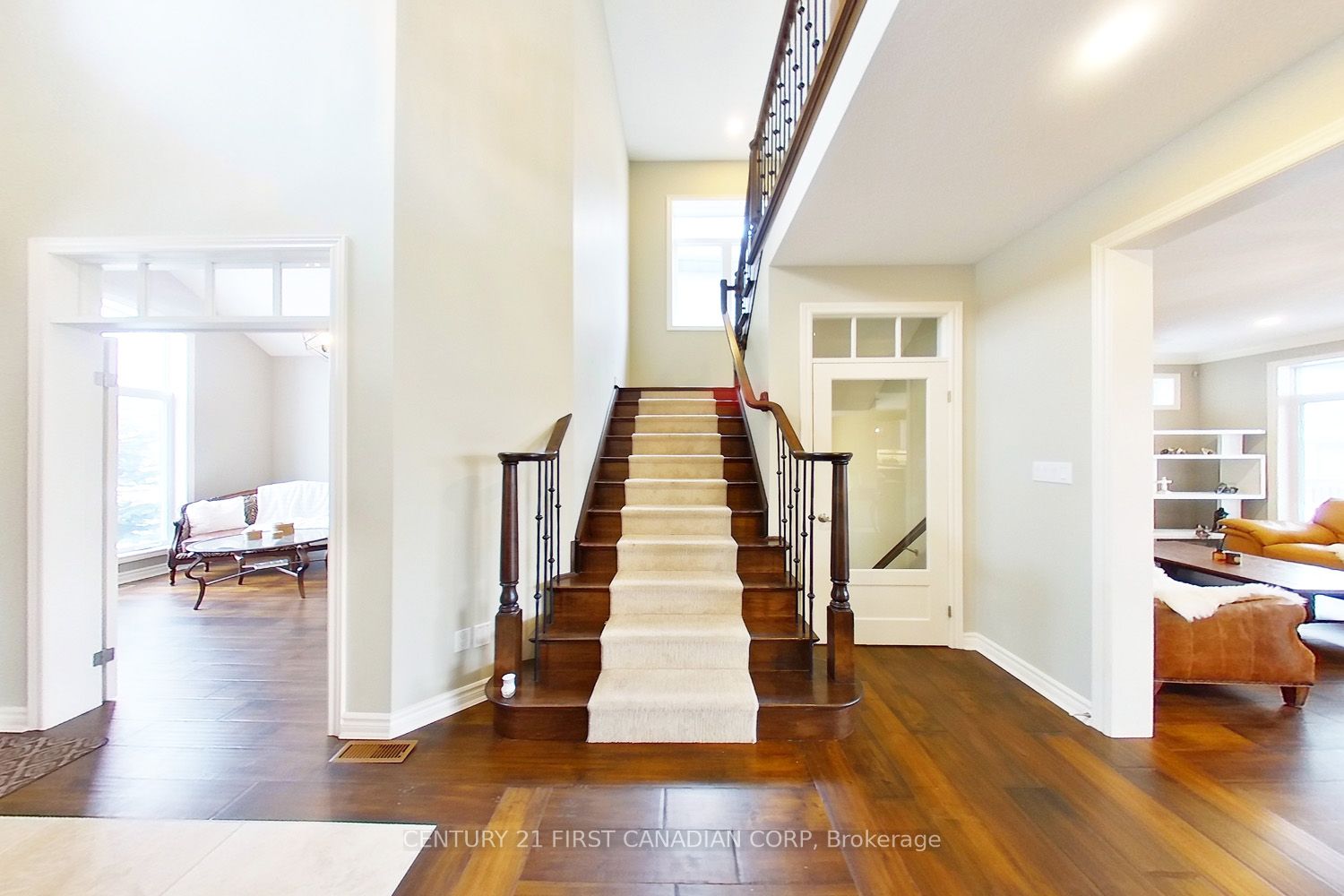2369 Torrey Pines Way Property Photo 16