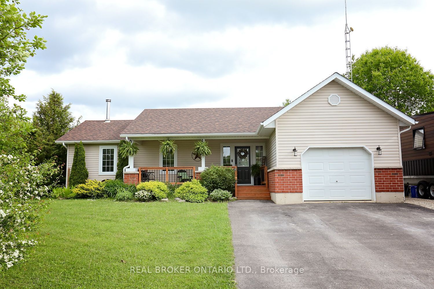 160 James Street Property Photo