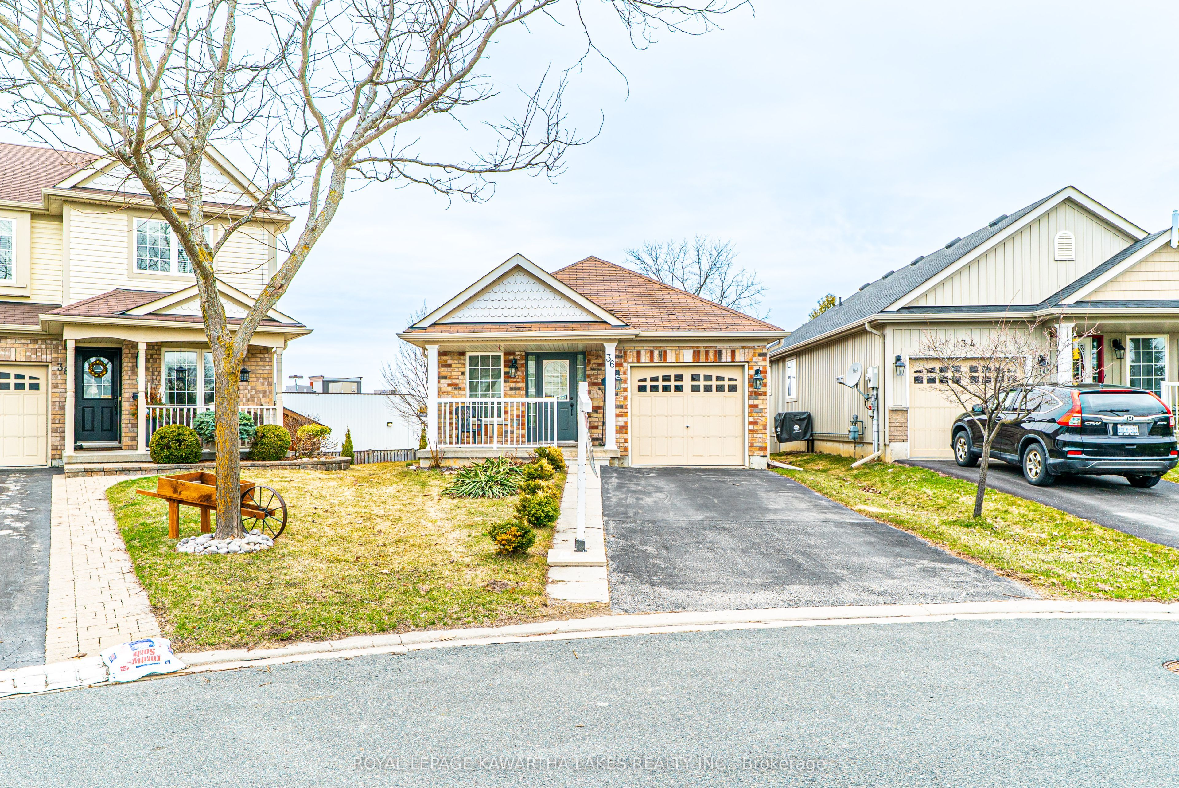 36 Fallingbrook Crescent Property Photo 2