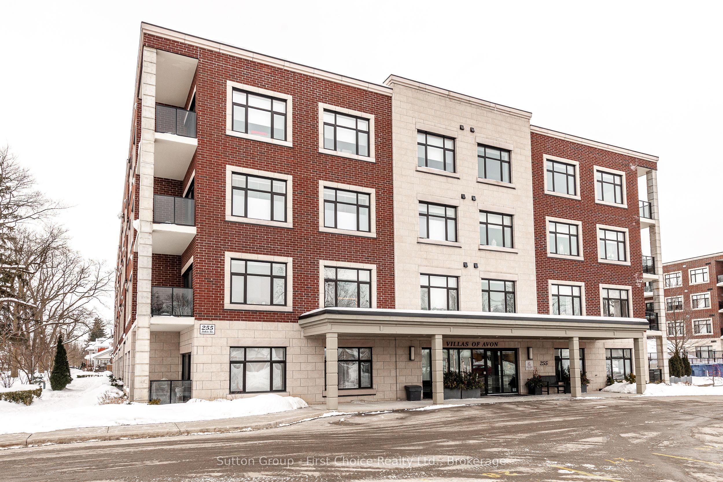 255 John St N Property Photo 1