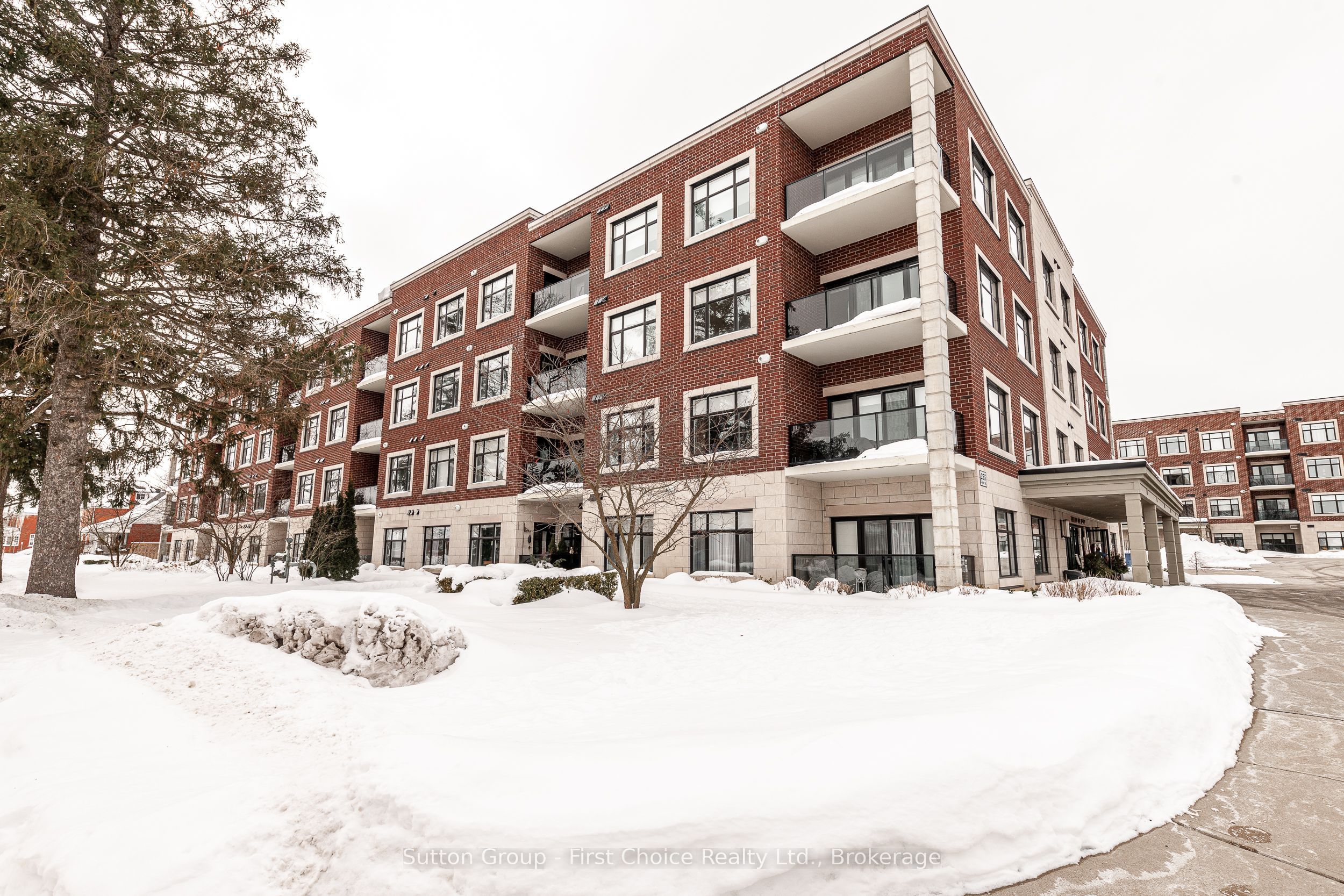 255 John St N Property Photo 2