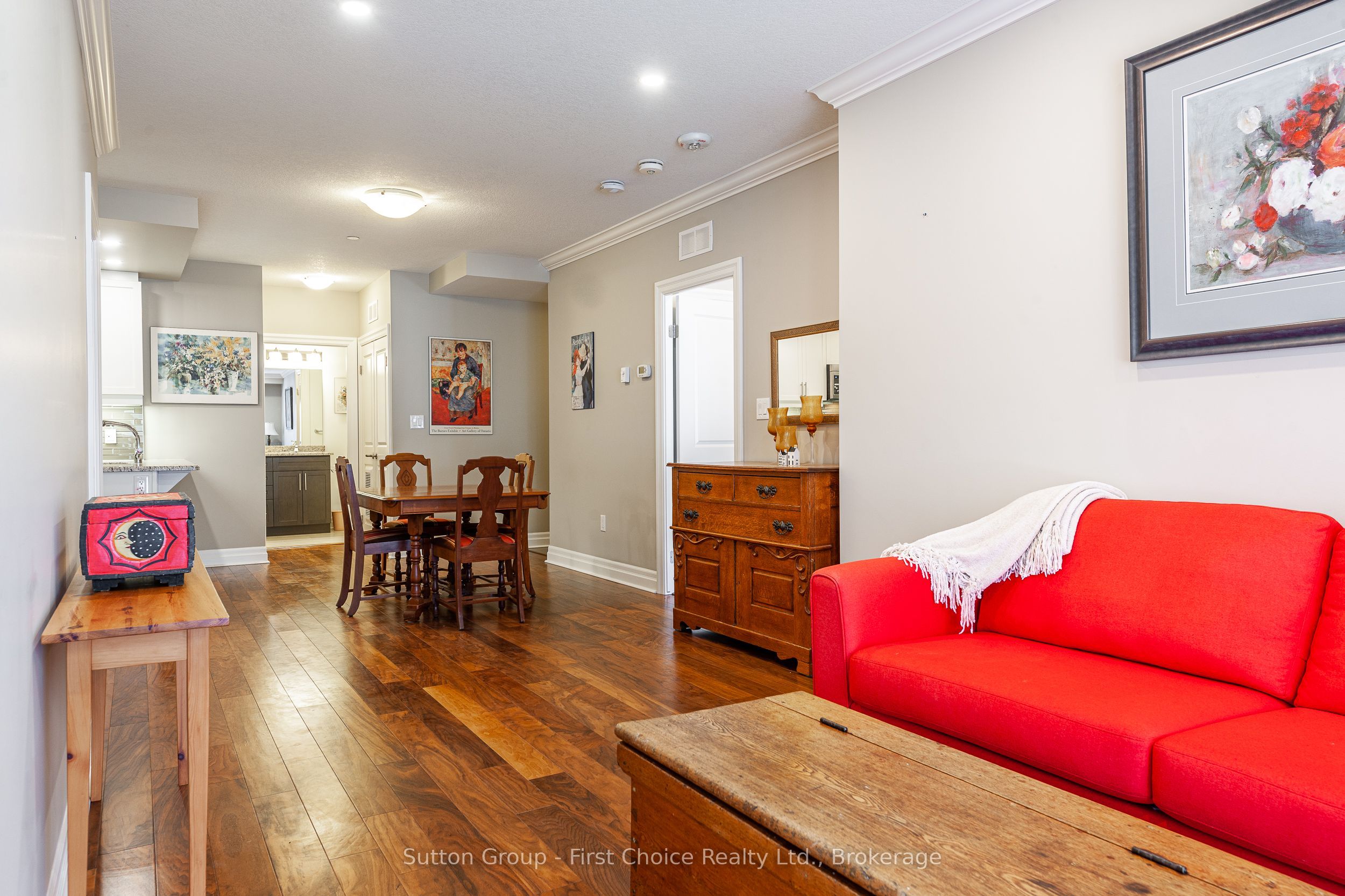 255 John St N Property Photo 9