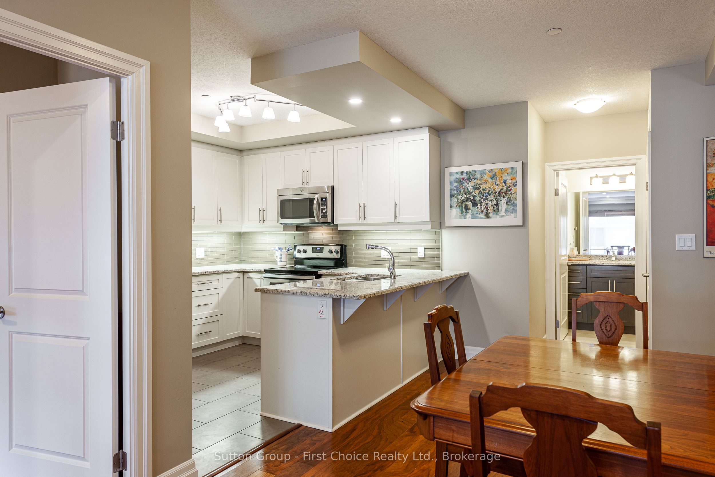 255 John St N Property Photo 11