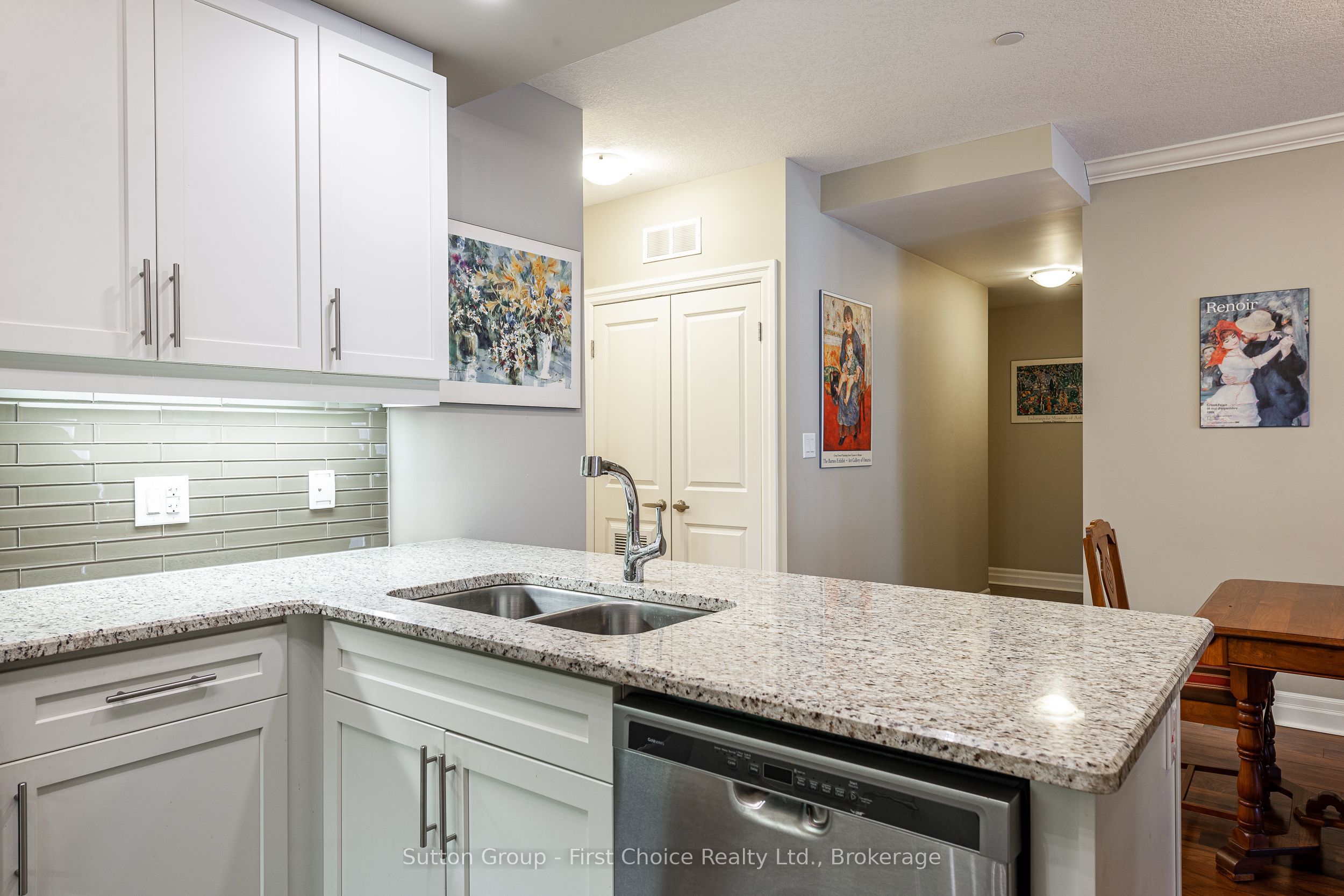 255 John St N Property Photo 15