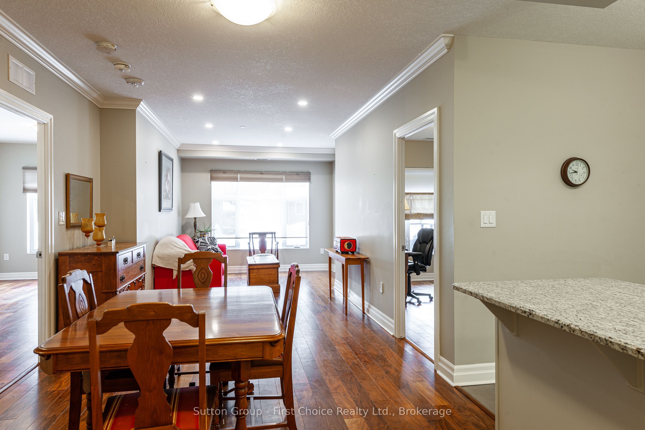 255 John St N Property Photo 16