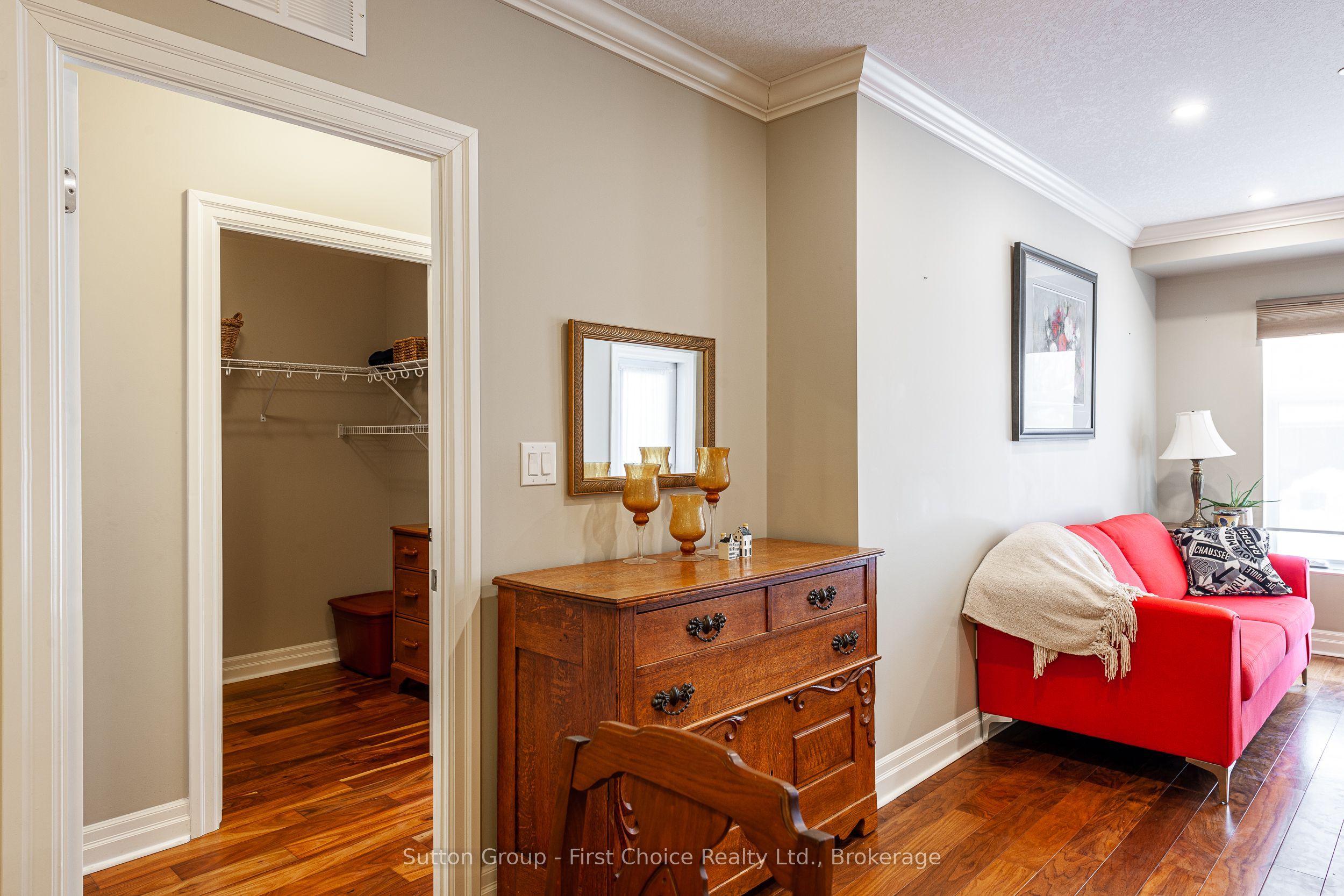 255 John St N Property Photo 18