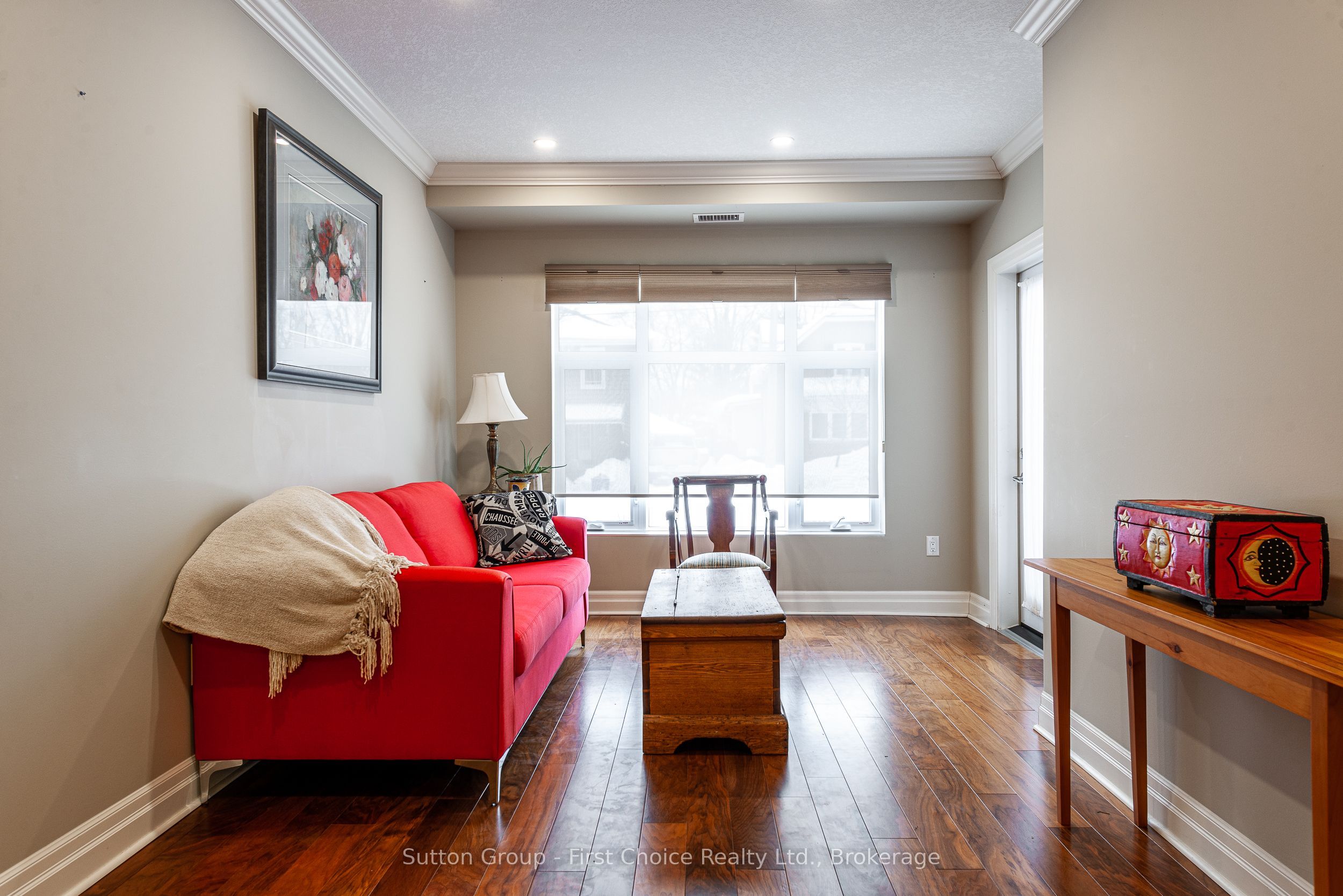 255 John St N Property Photo 20