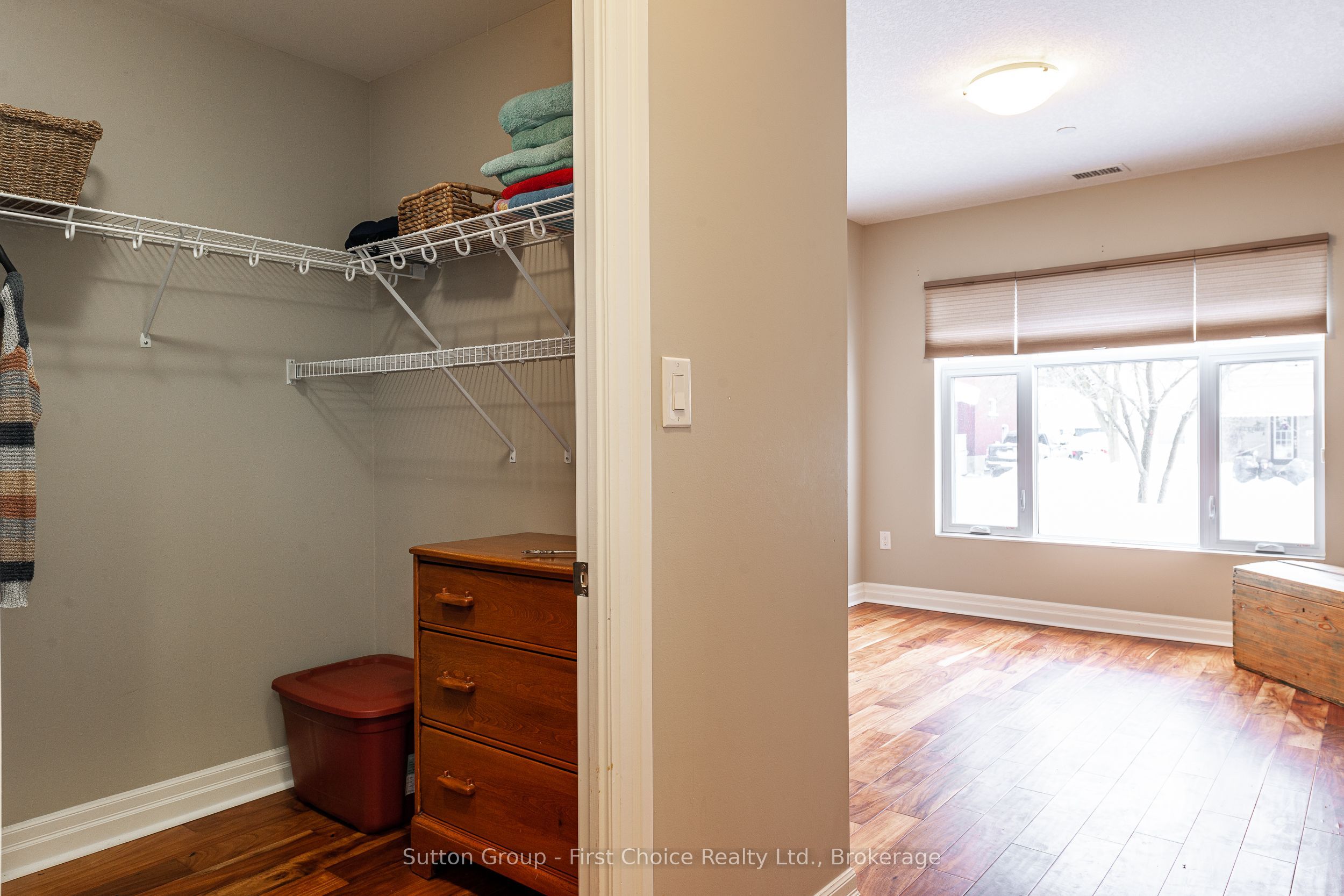 255 John St N Property Photo 21