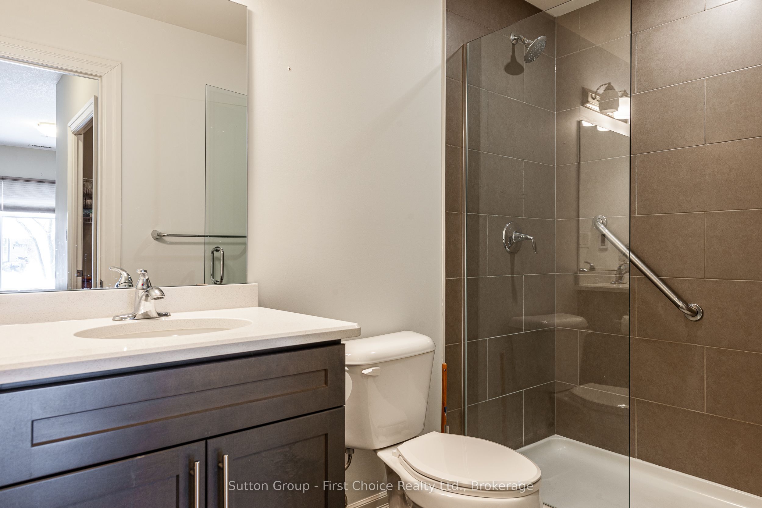 255 John St N Property Photo 25