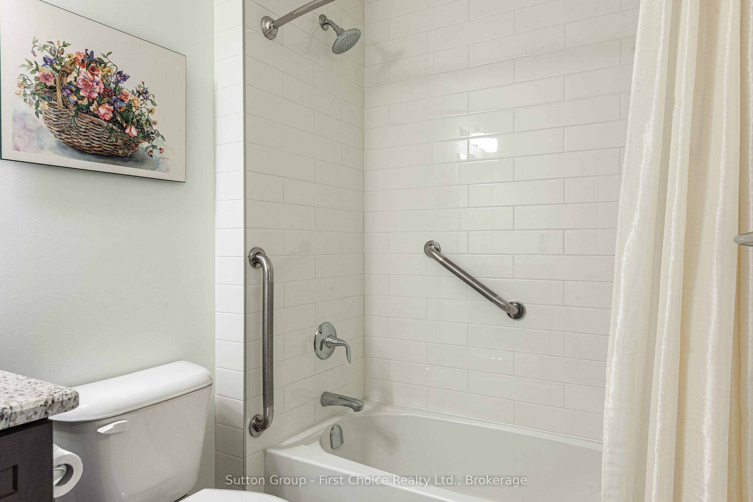 255 John St N Property Photo 32