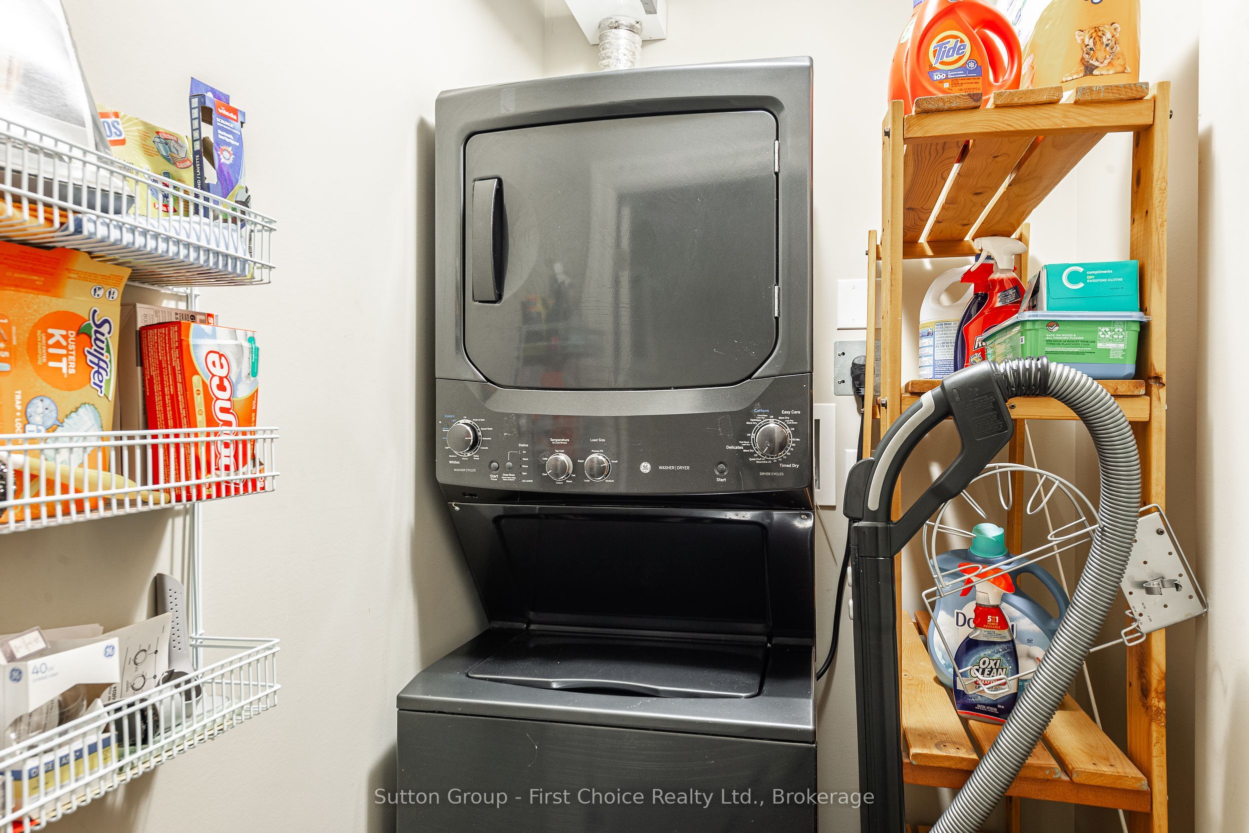 255 John St N Property Photo 33