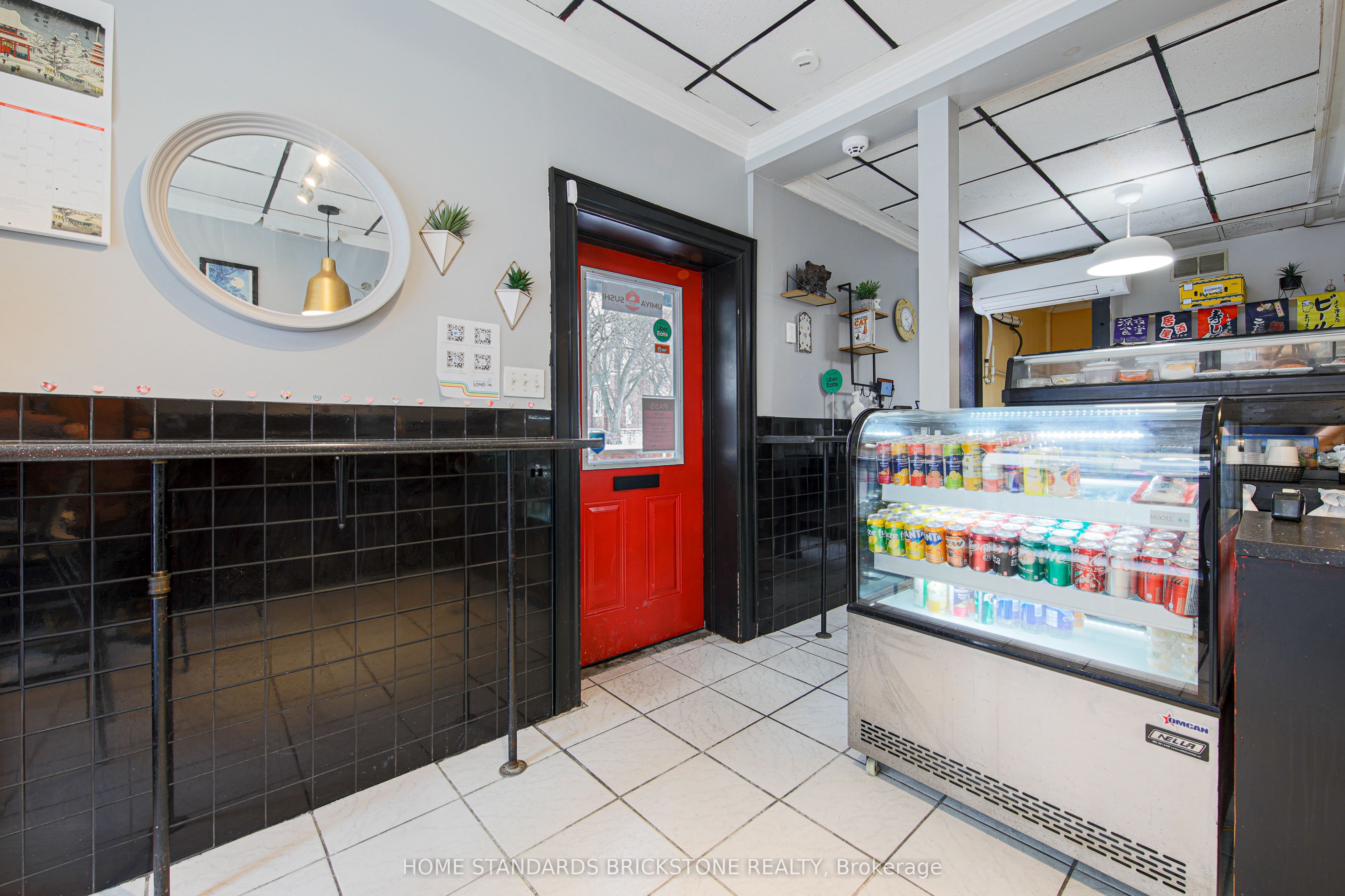 #102 - 484 Richmond St Street Property Photo 7