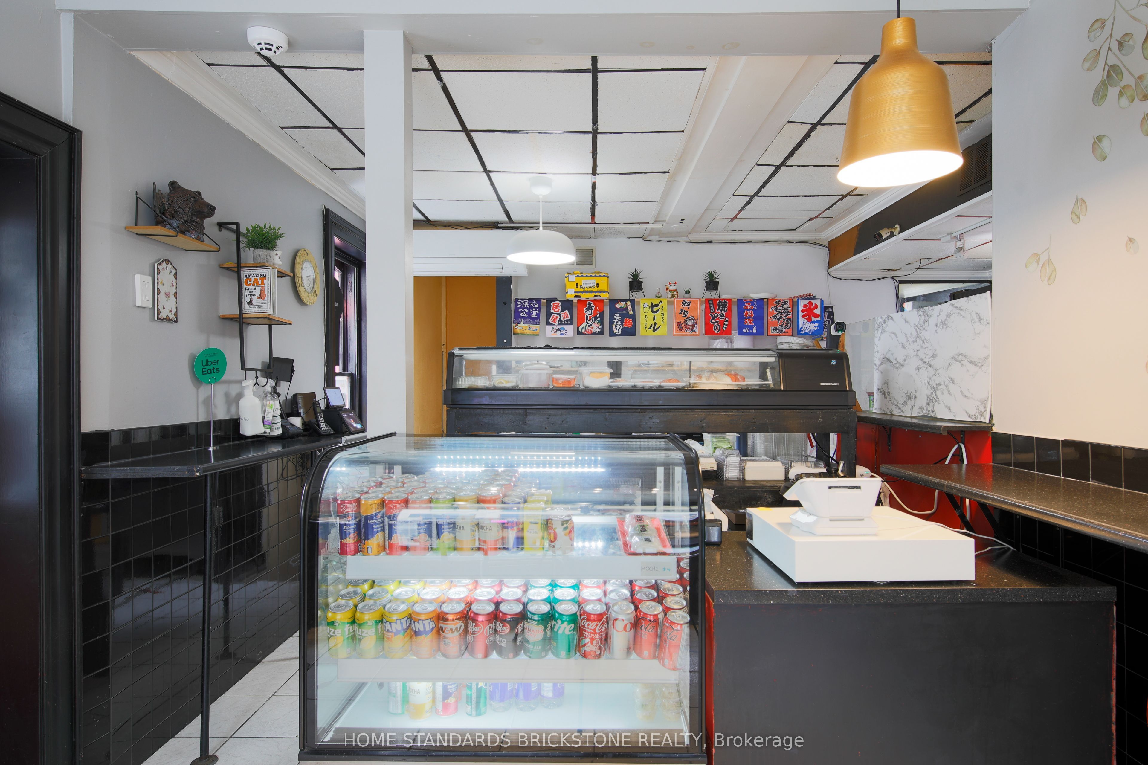 #102 - 484 Richmond St Street Property Photo 8