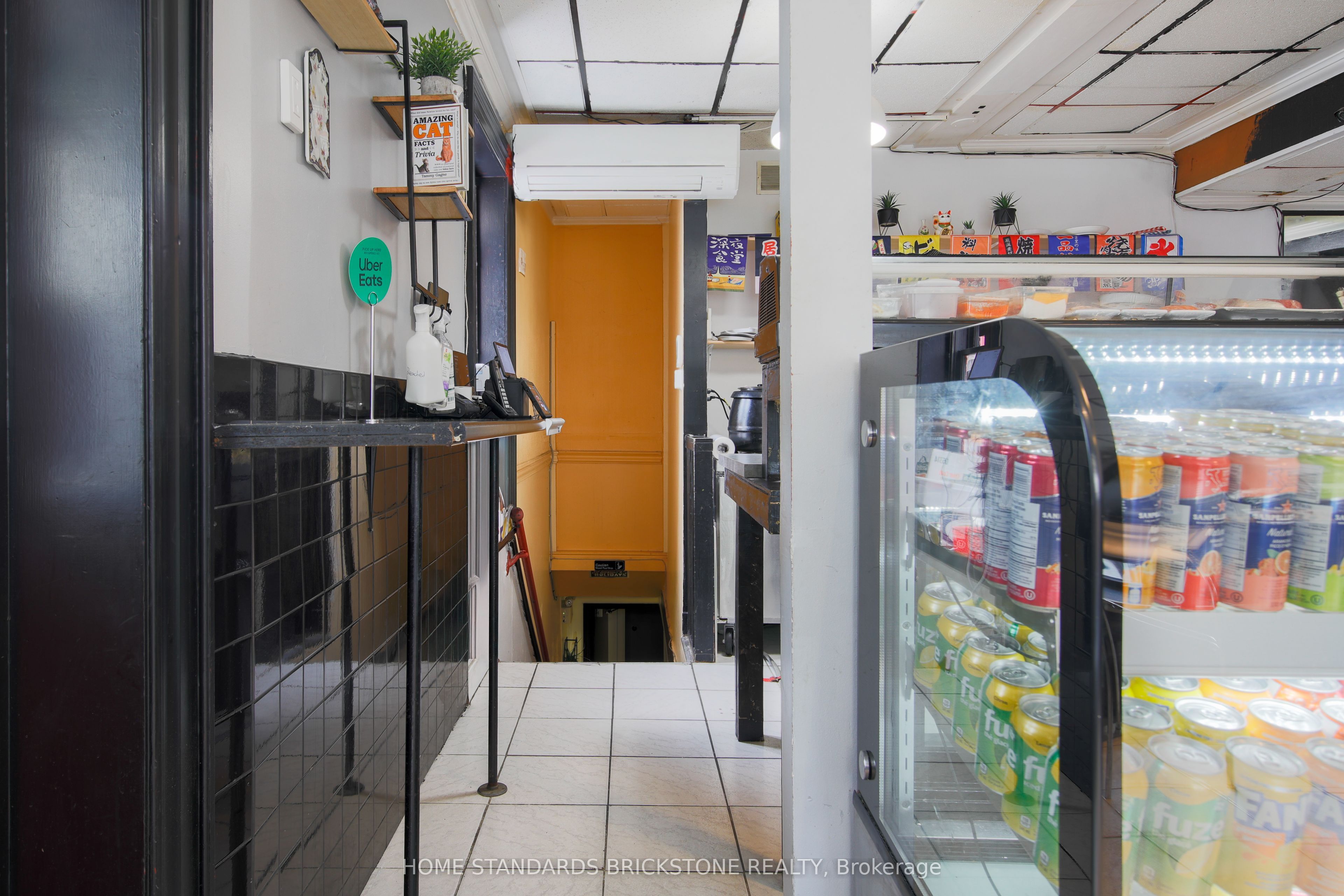 #102 - 484 Richmond St Street Property Photo 9