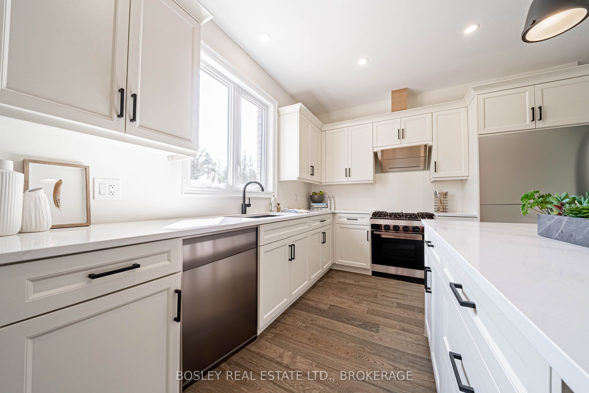 510 Royal Ridge Drive Property Photo 10