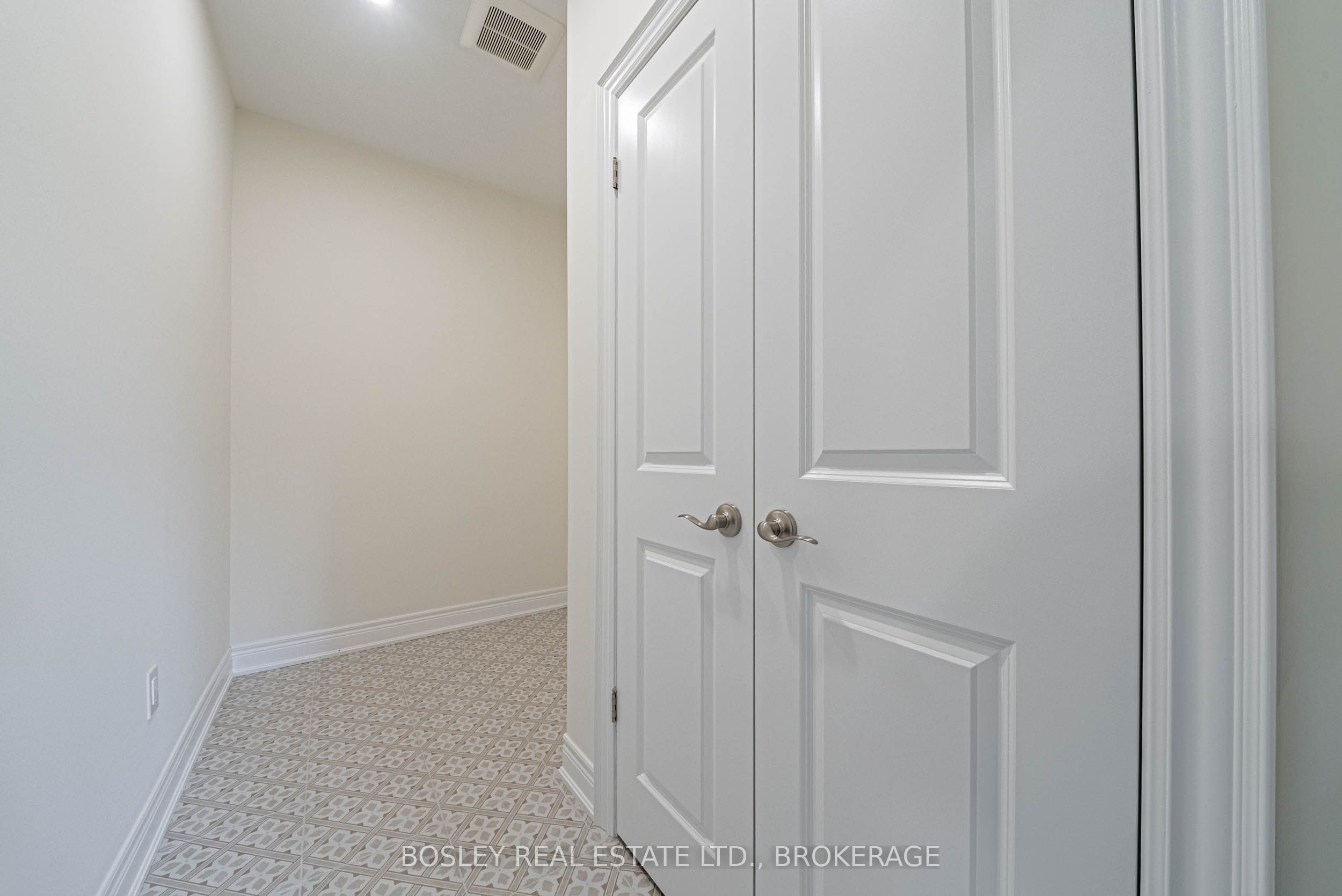 510 Royal Ridge Drive Property Photo 28