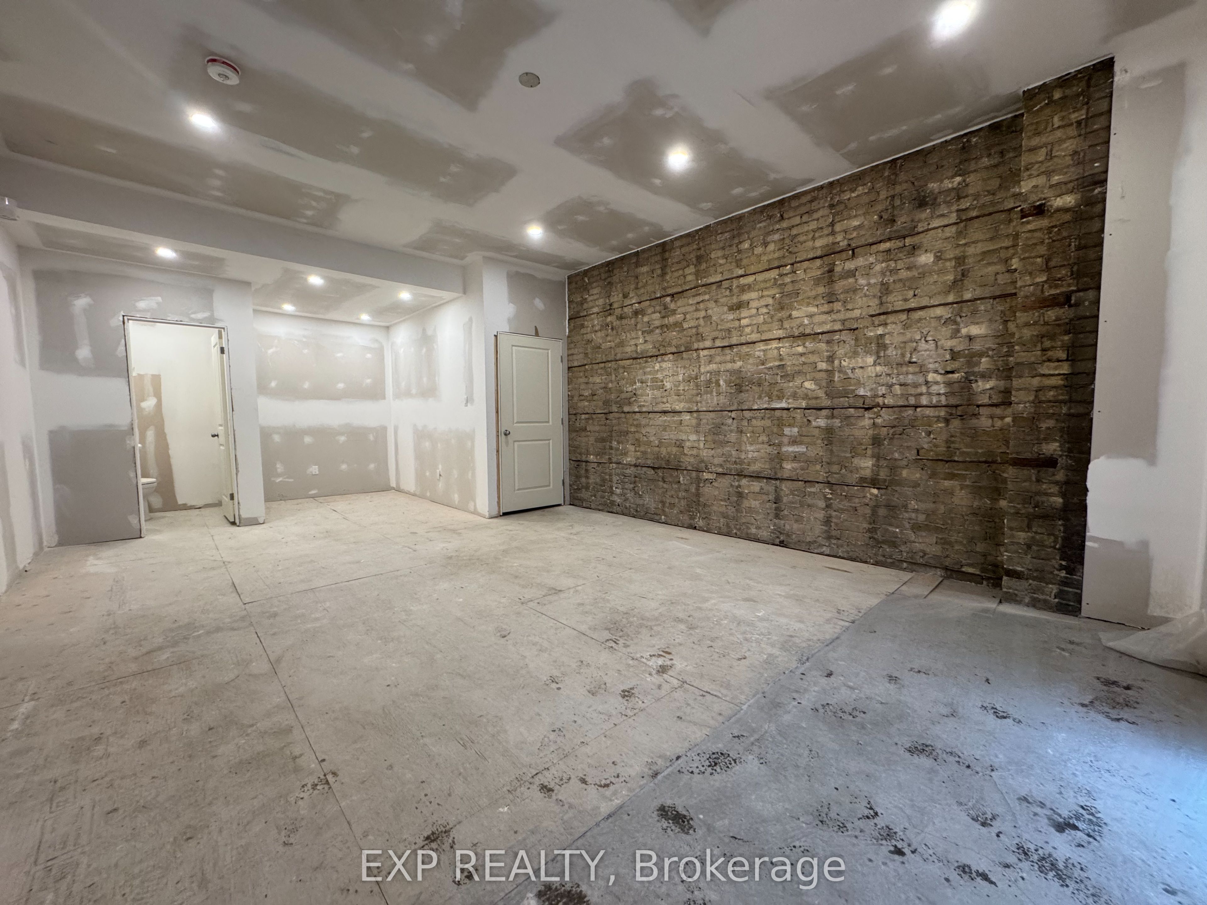 776 Dundas Street Property Photo 2