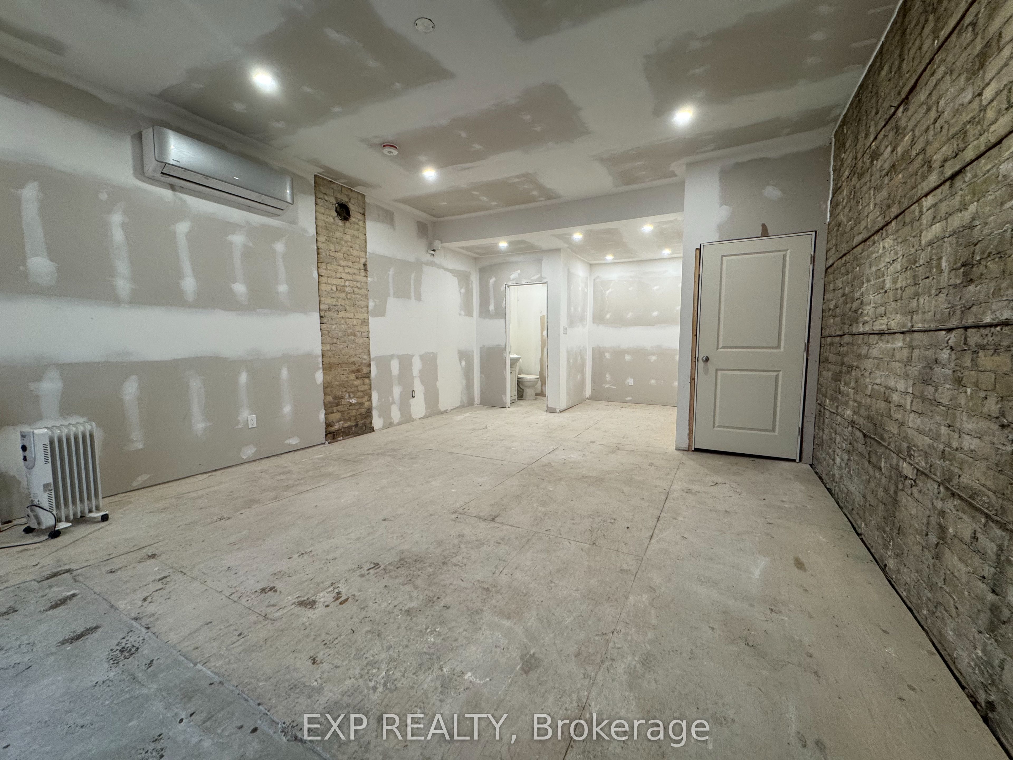 776 Dundas Street Property Photo 3