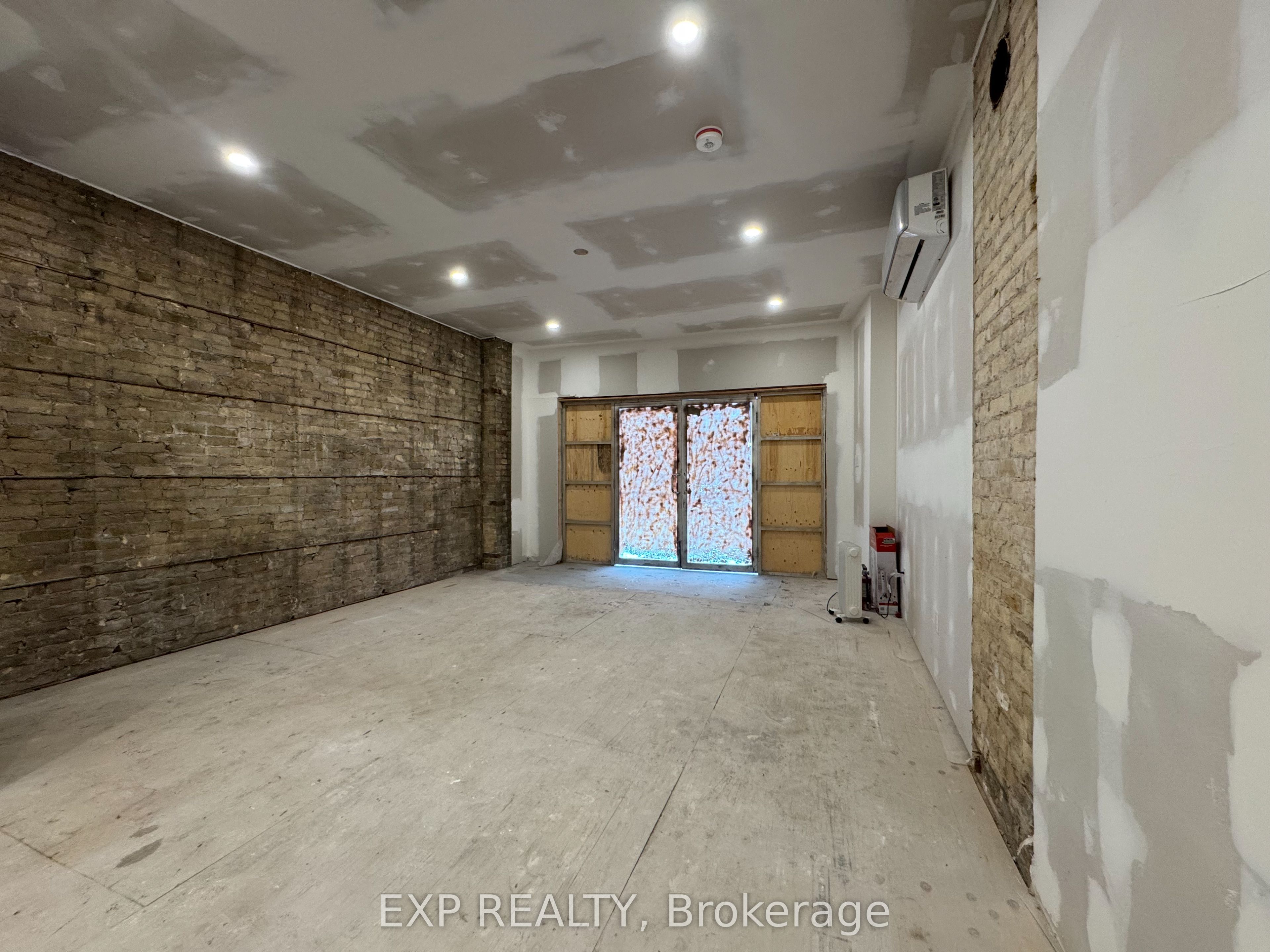 776 Dundas Street Property Photo 4