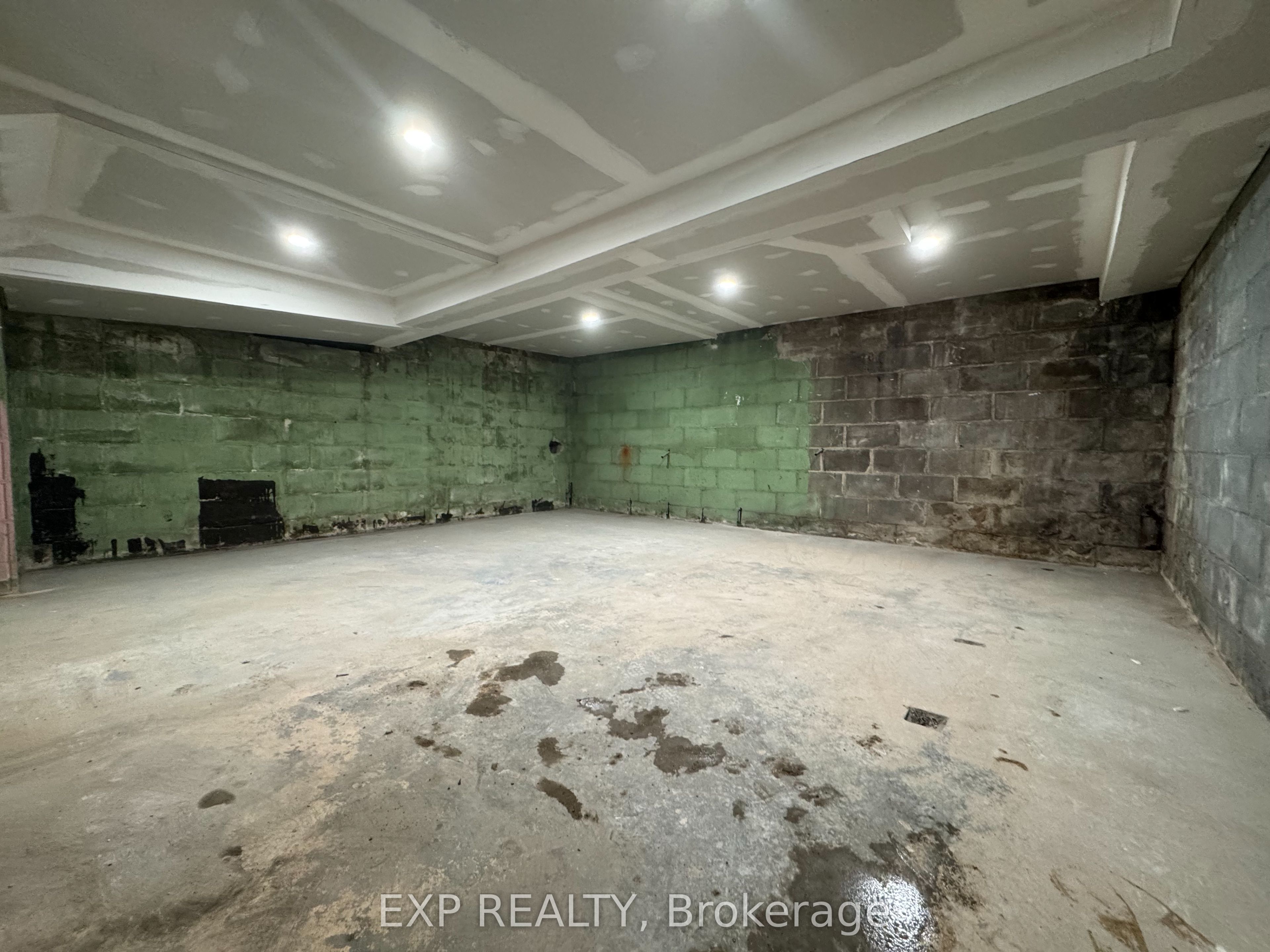 776 Dundas Street Property Photo 5