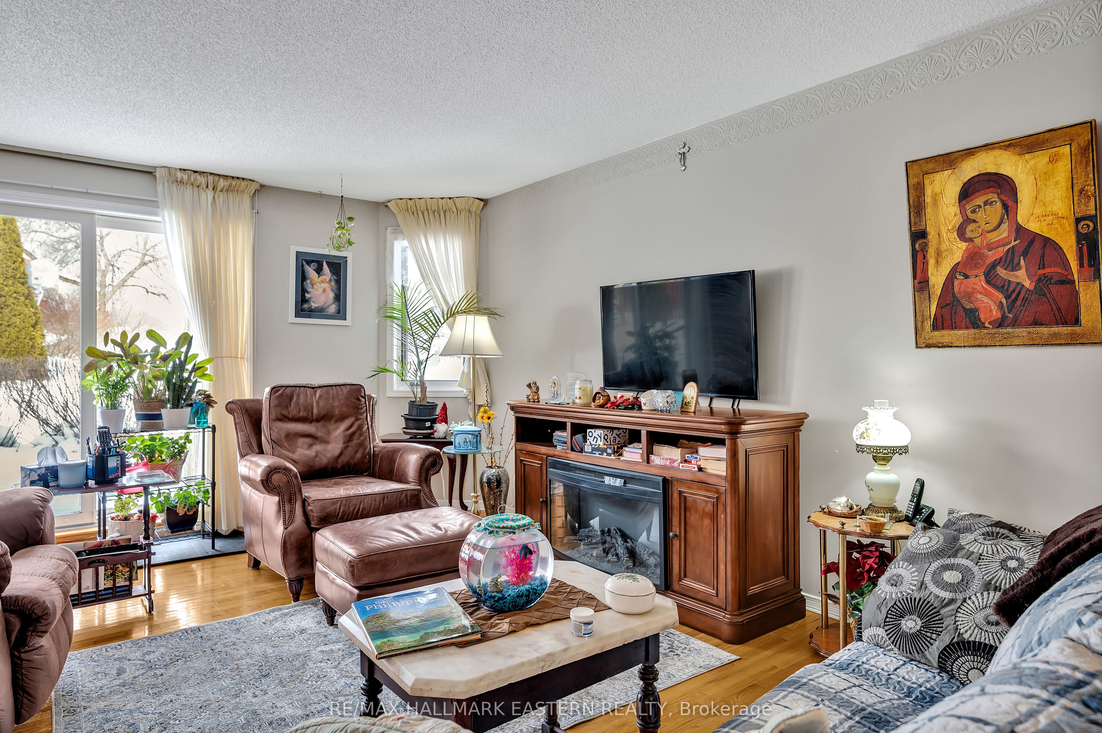 #1 - 36 Champlain Crescent Property Photo 4