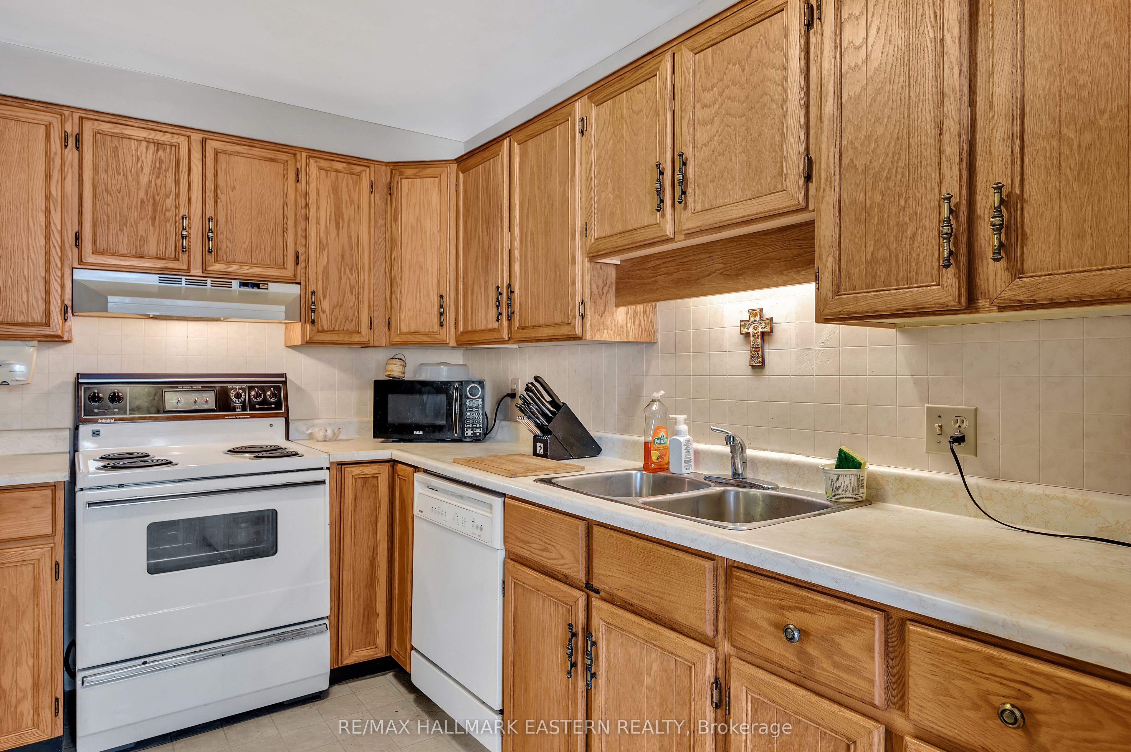 #1 - 36 Champlain Crescent Property Photo 11
