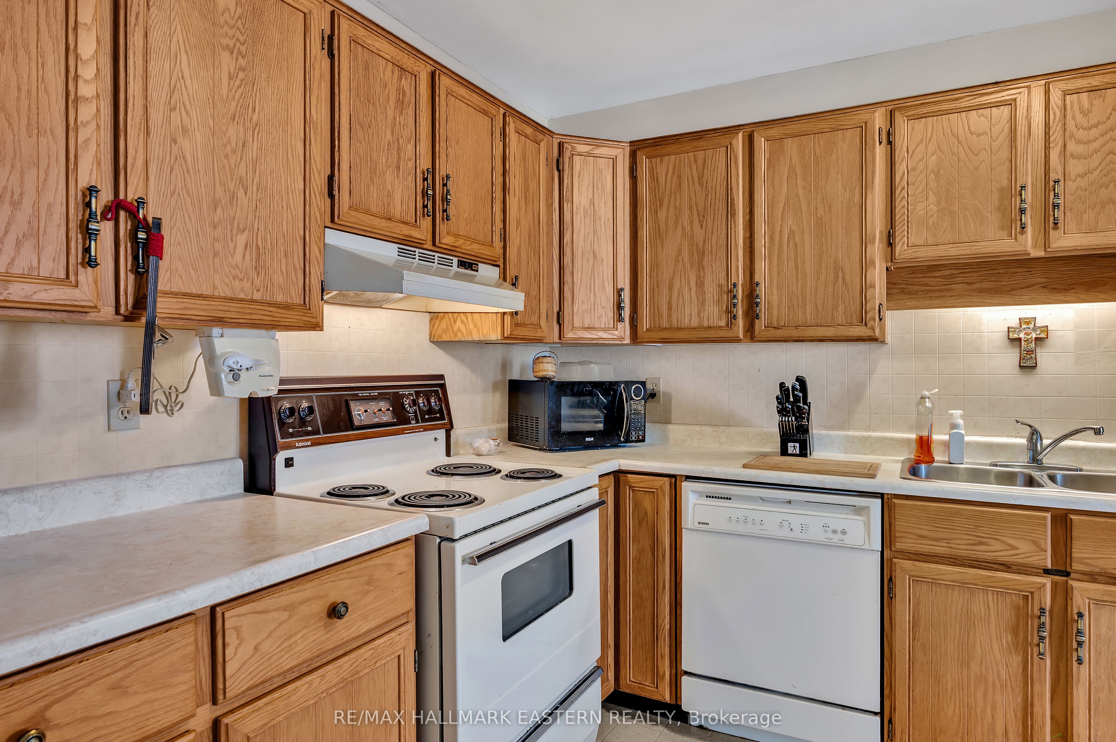 #1 - 36 Champlain Crescent Property Photo 14