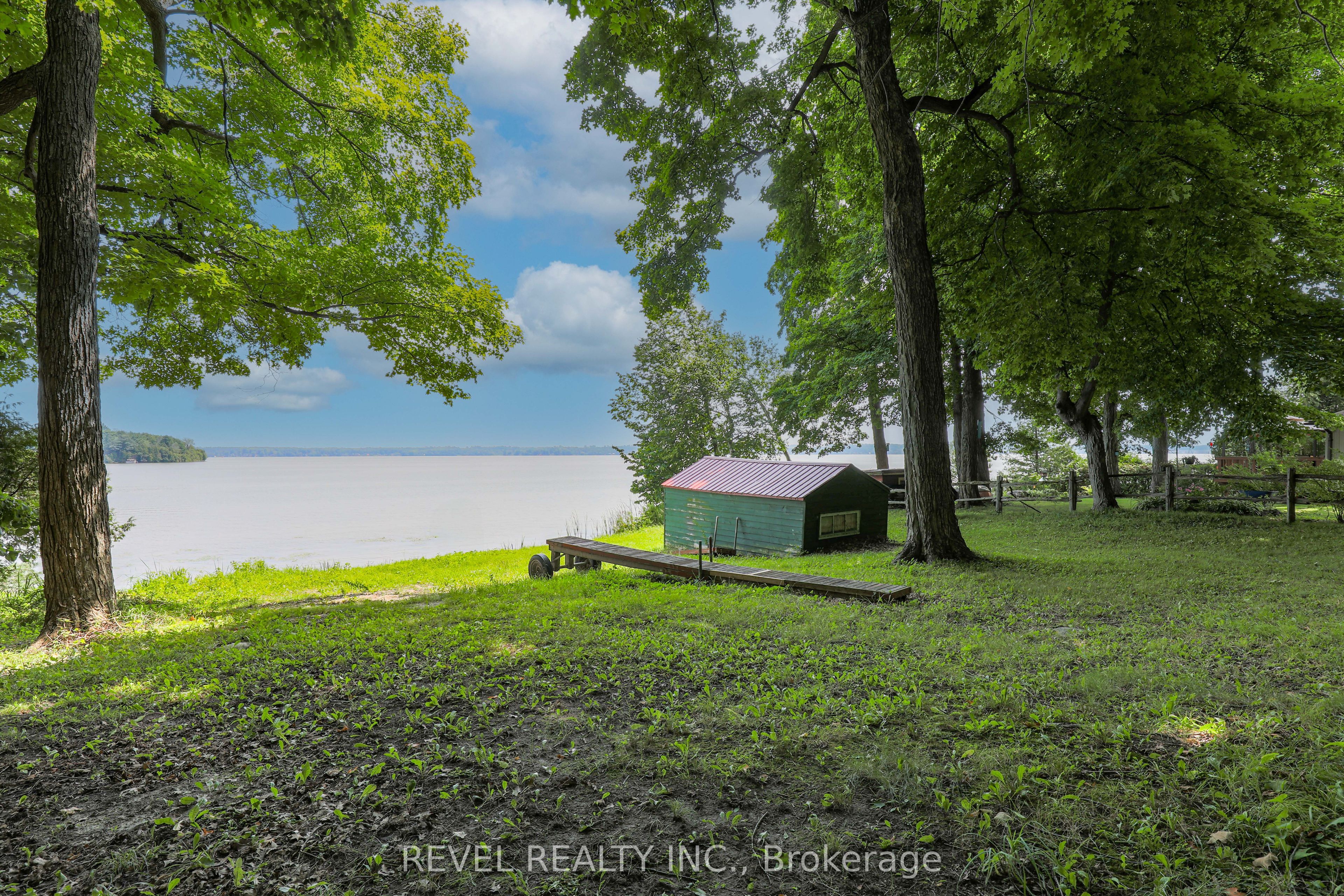 23 Sugarbush Trail Property Photo 5