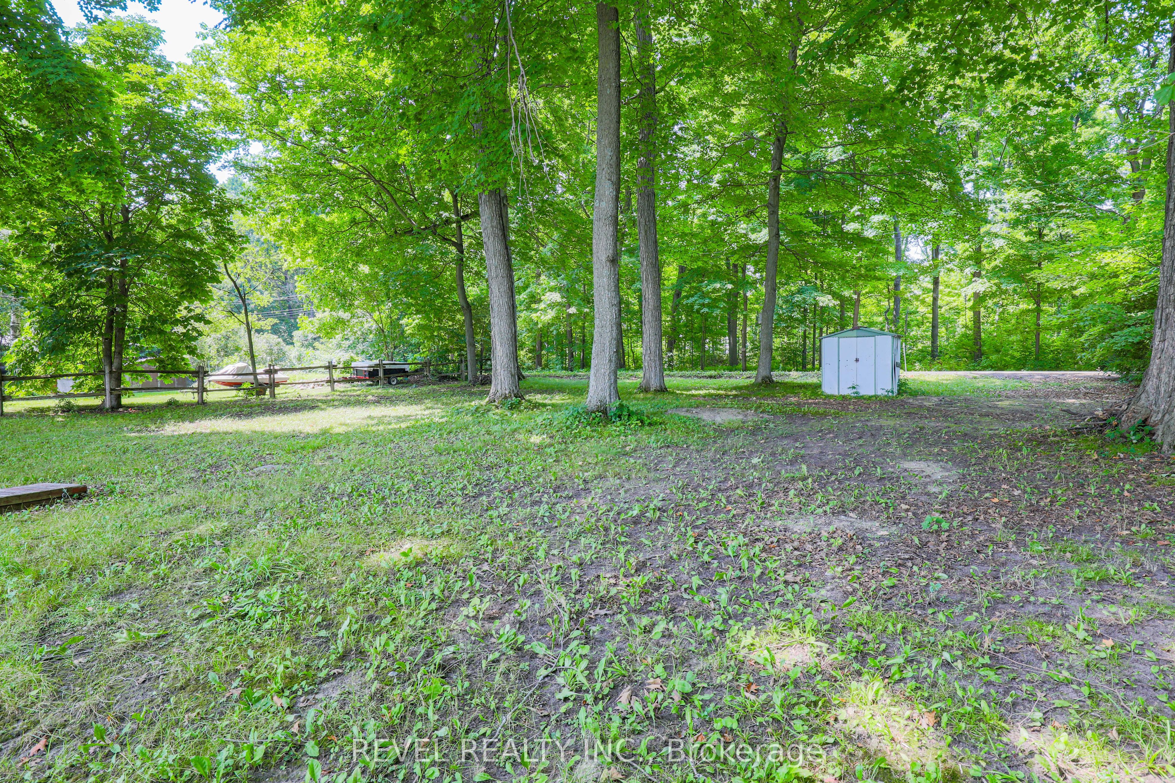 23 Sugarbush Trail Property Photo 20