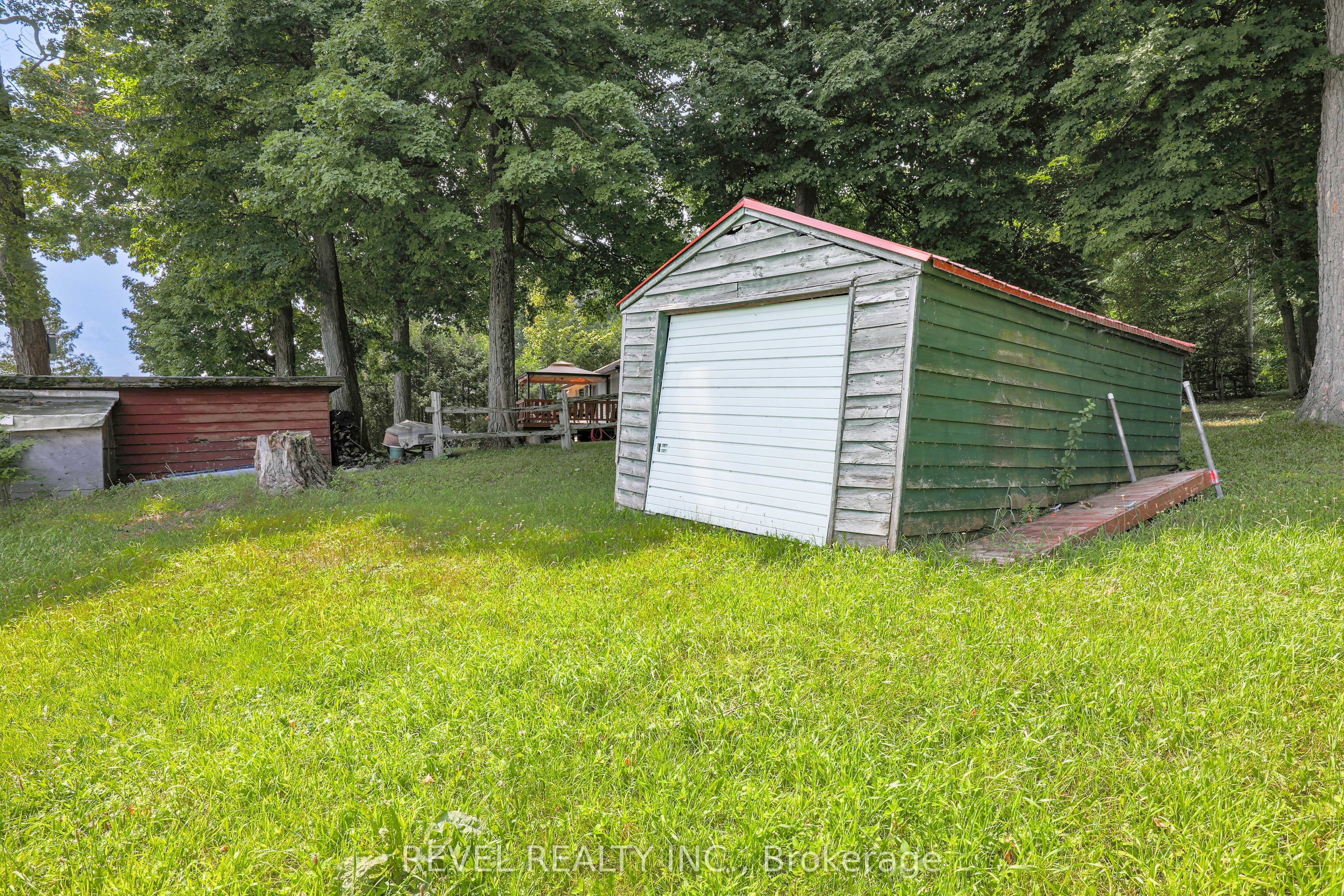 23 Sugarbush Trail Property Photo 22