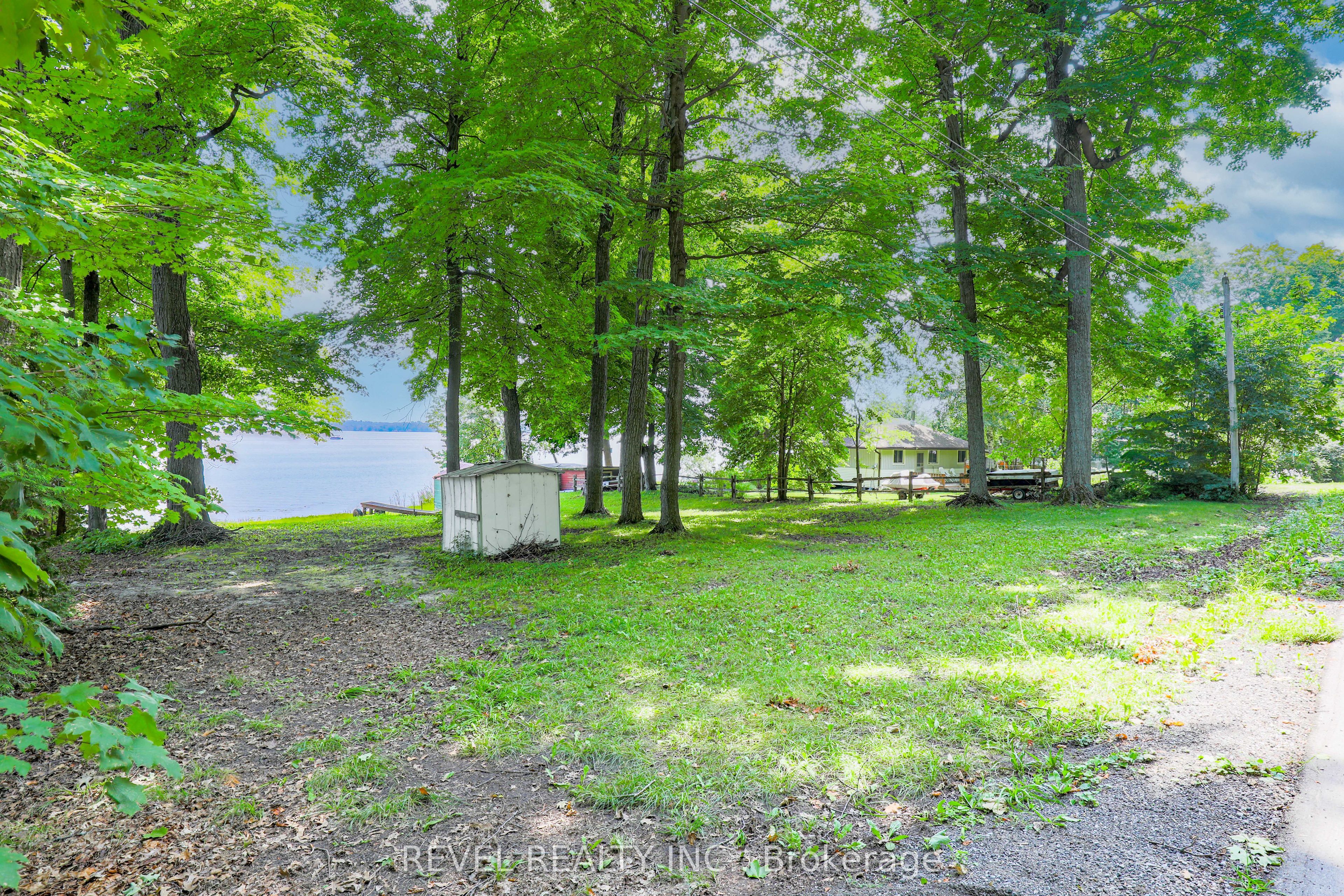 23 Sugarbush Trail Property Photo 24