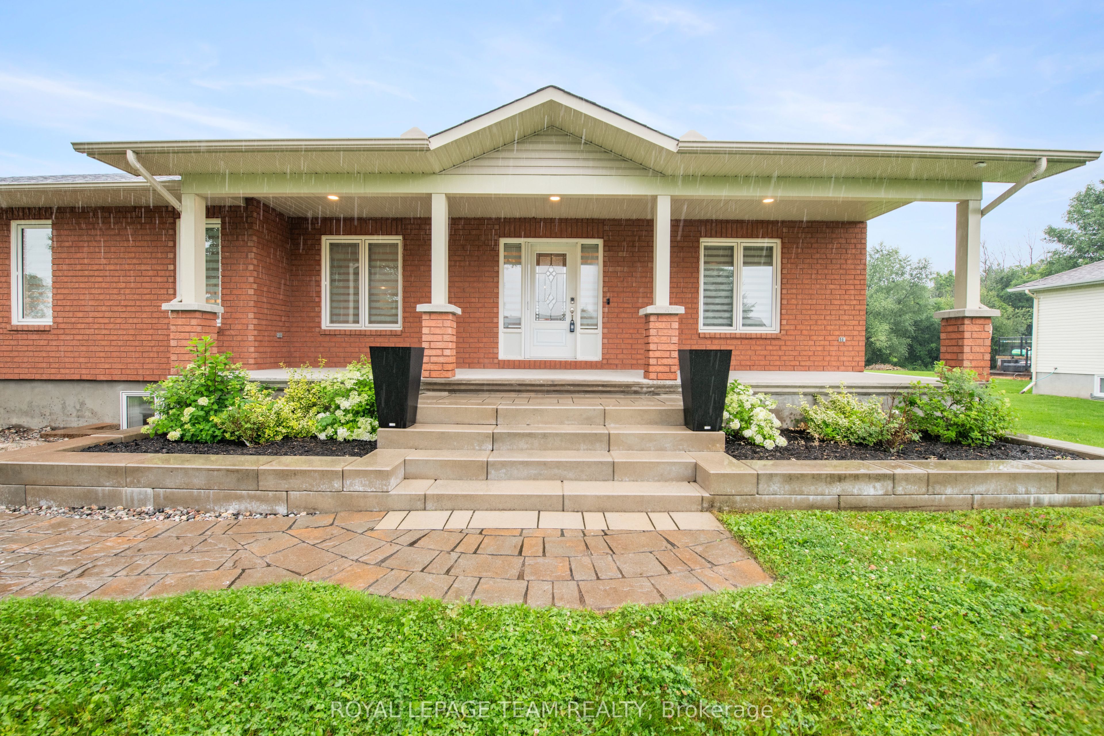 2760 Johannes St Property Photo