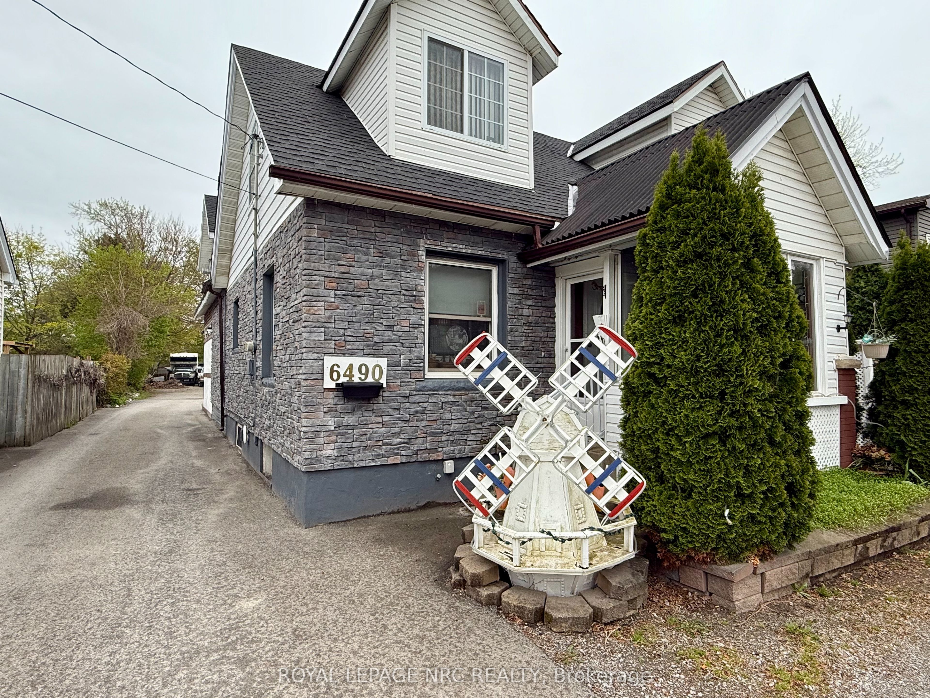 6490 Thorold Stone Road Property Photo 2