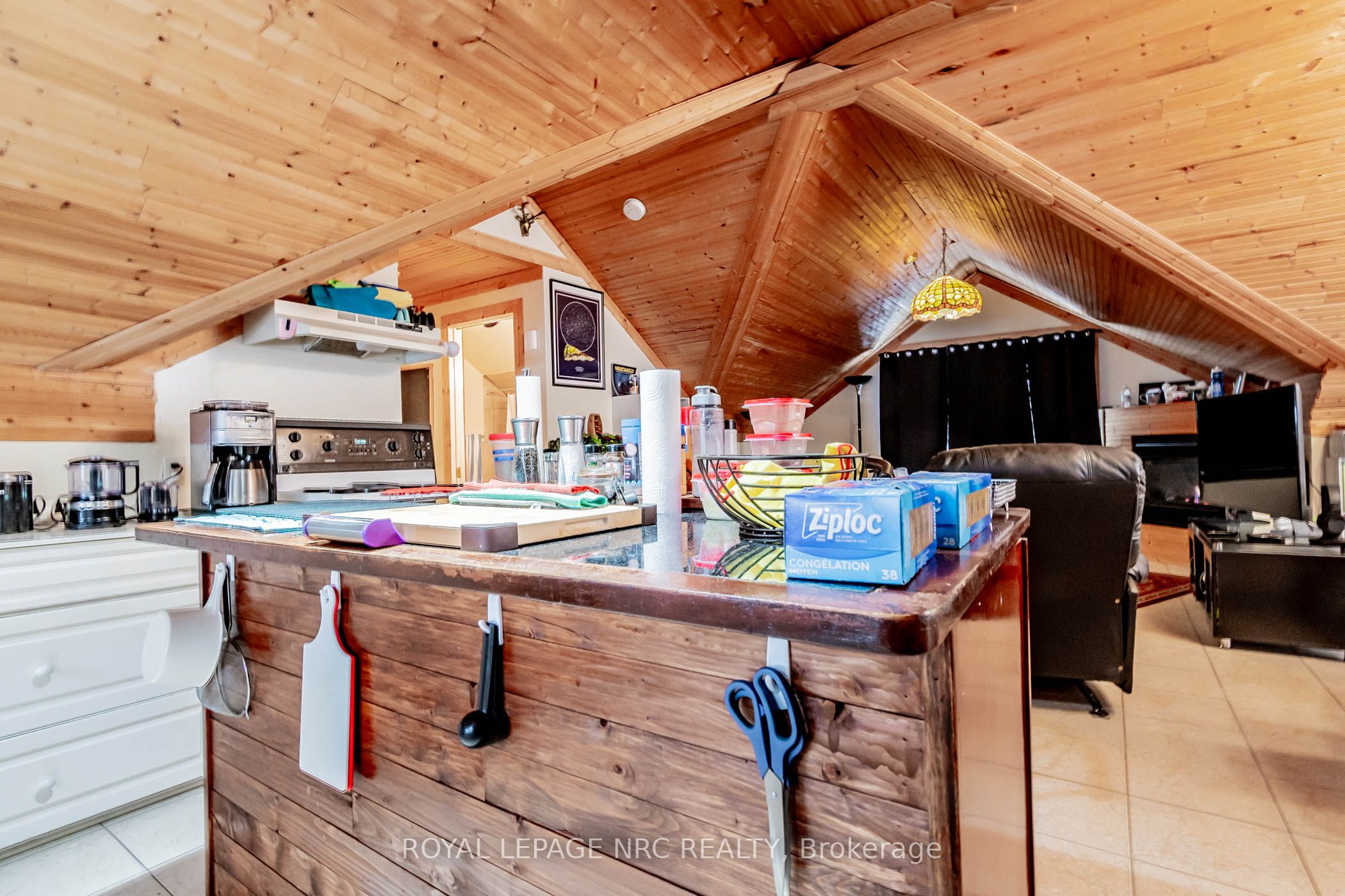 6490 Thorold Stone Road Property Photo 11