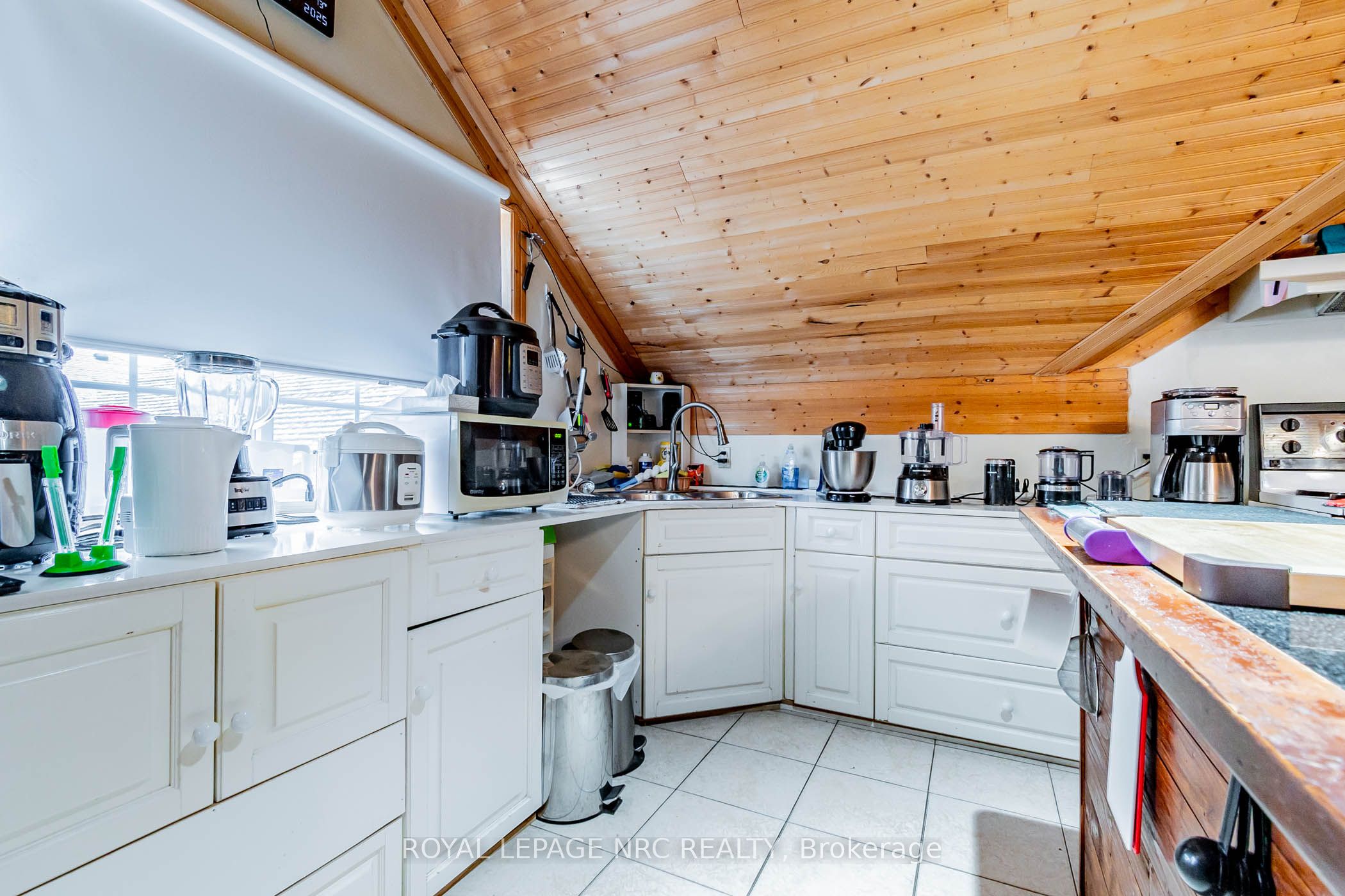 6490 Thorold Stone Road Property Photo 12