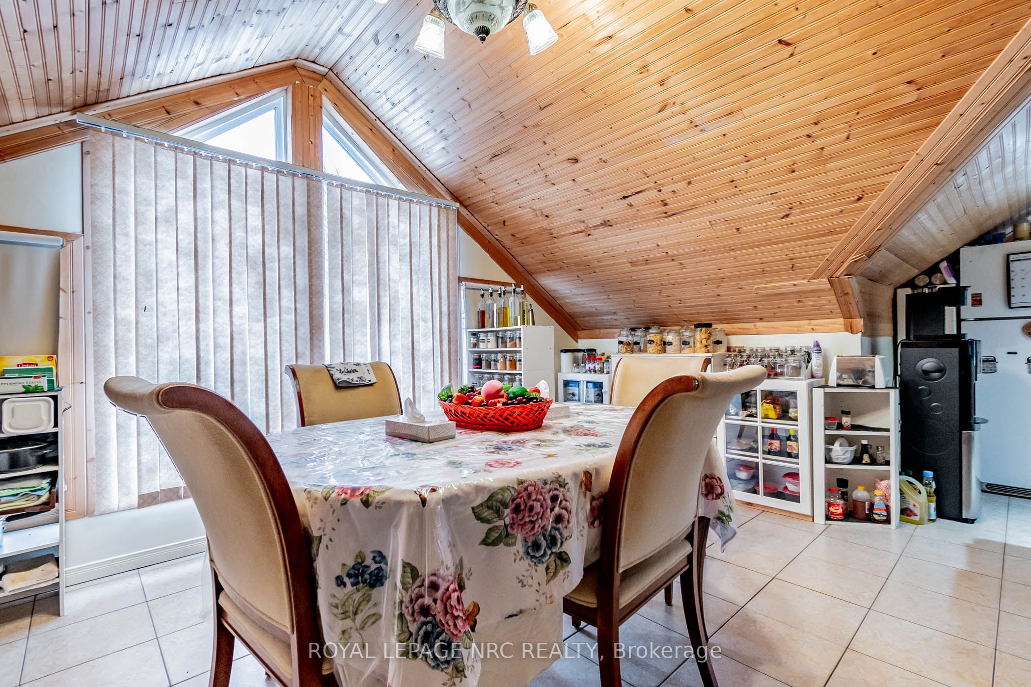 6490 Thorold Stone Road Property Photo 14