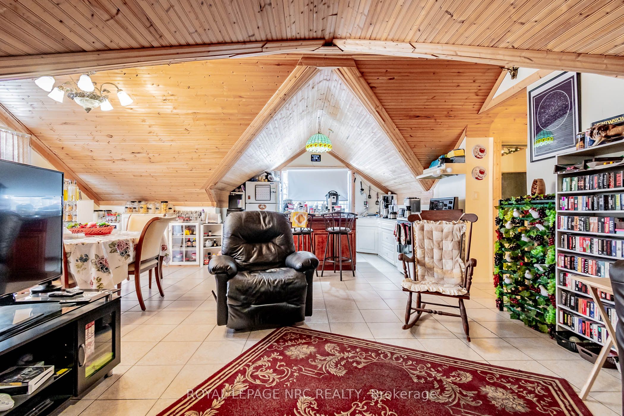 6490 Thorold Stone Road Property Photo 15