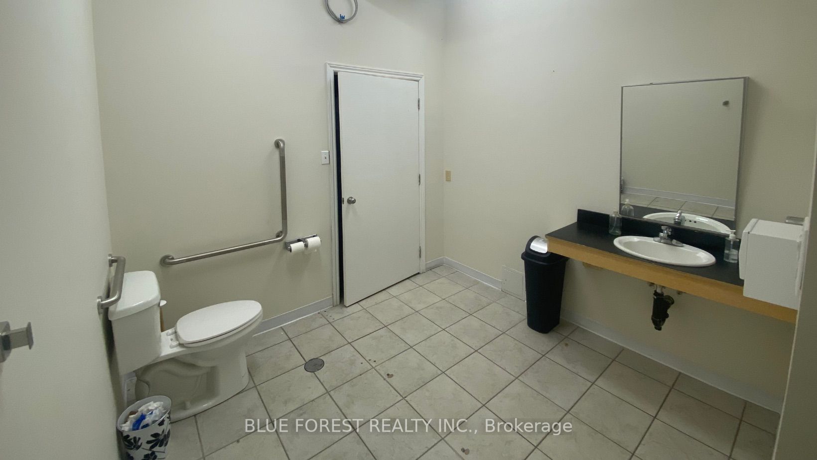 206 Piccadilly Street Property Photo 5