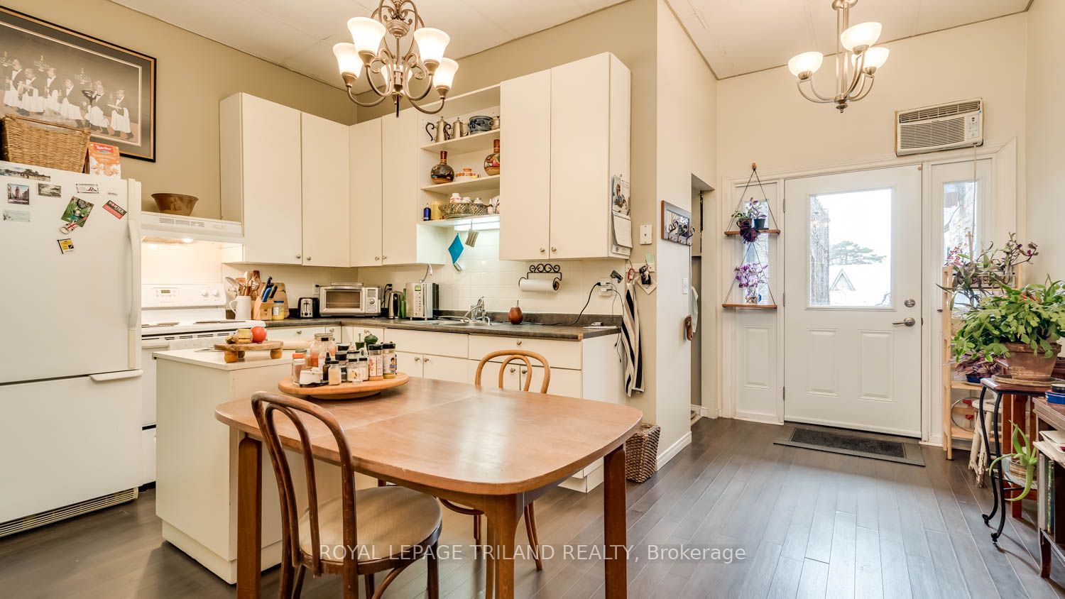 368 Talbot Street Property Photo 3