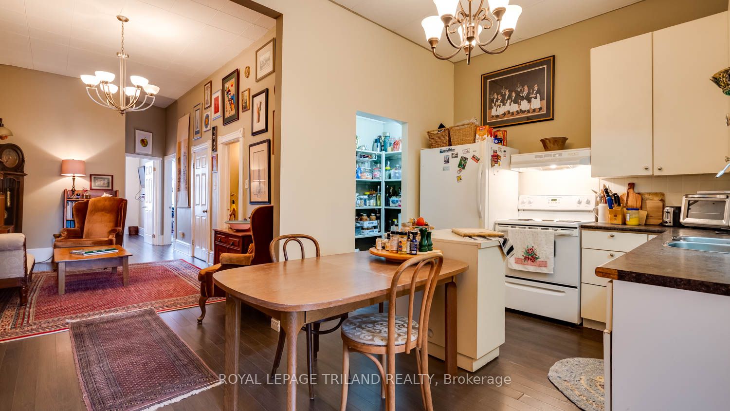368 Talbot Street Property Photo 4