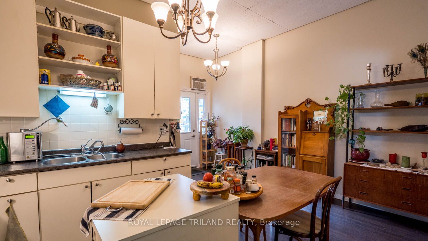 368 Talbot Street Property Photo 6