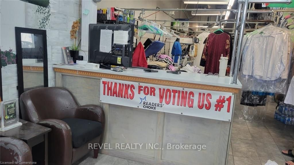 #4 - 1508 Upper James Street Property Photo 2