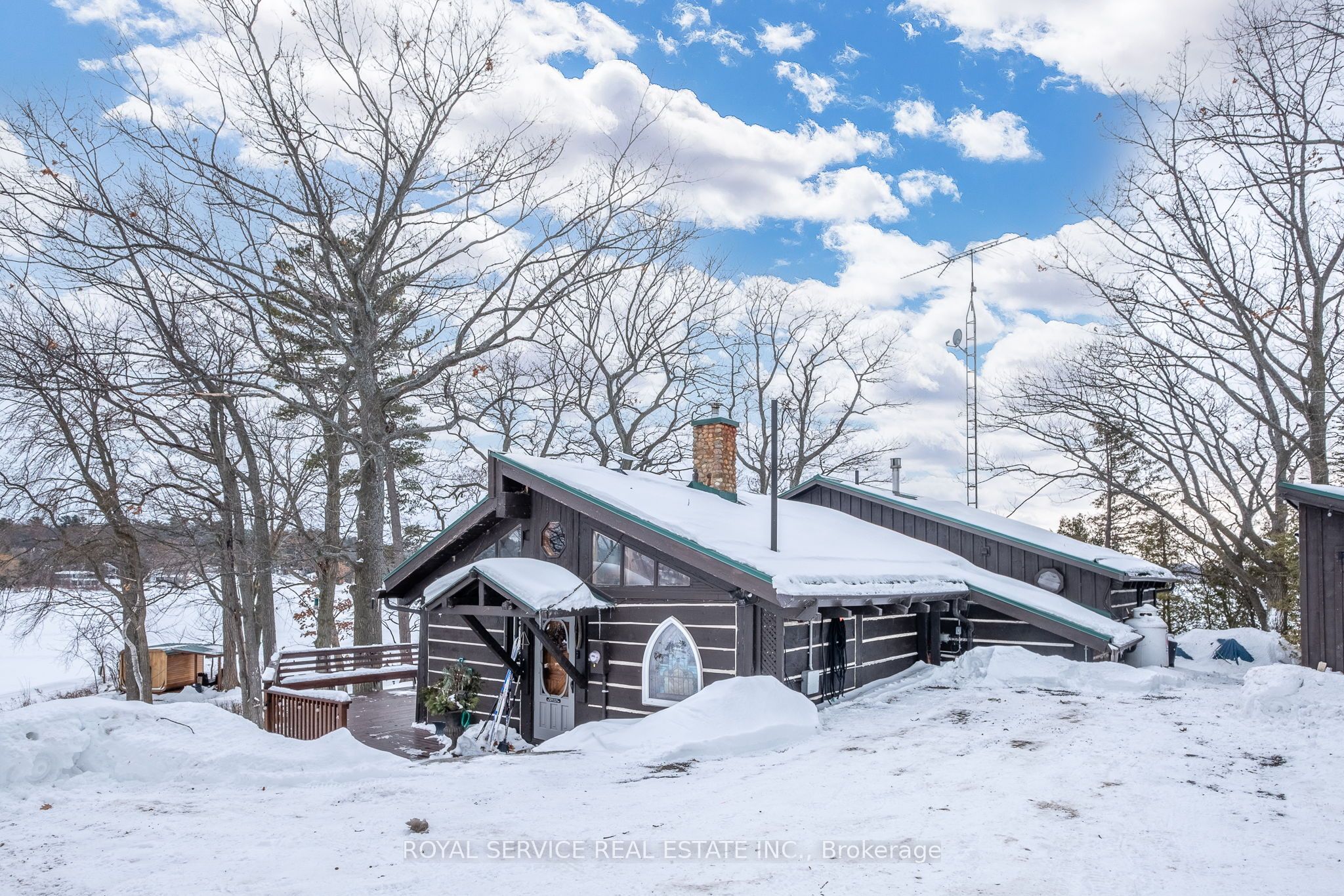 #u11 - 5374 Close Point Road Property Photo