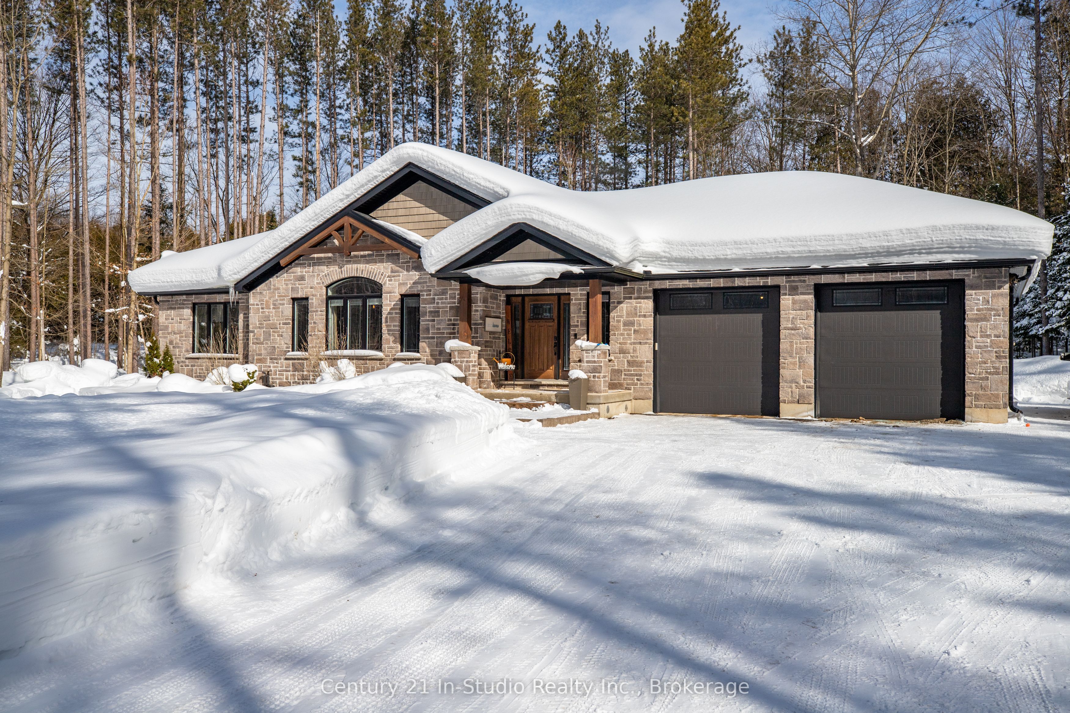 574271 40 Sideroad Property Photo