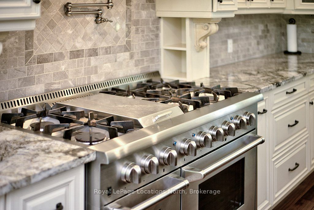 058151 12th Line Property Photo 15