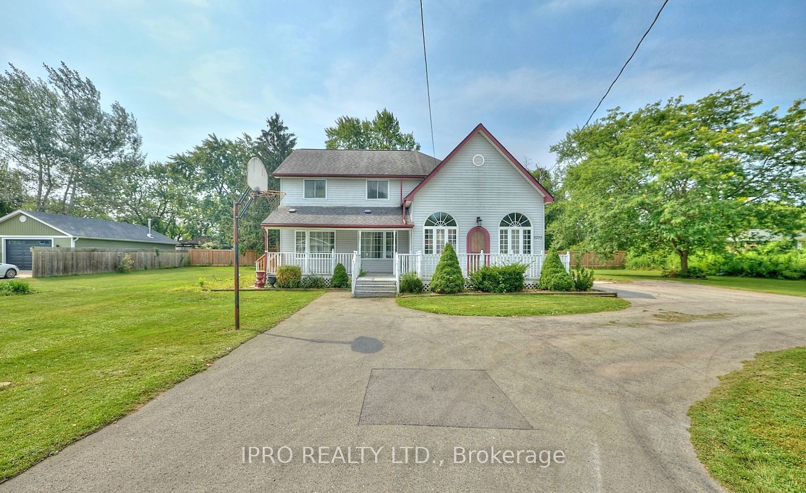 3205 Poplar Ave Property Photo 1