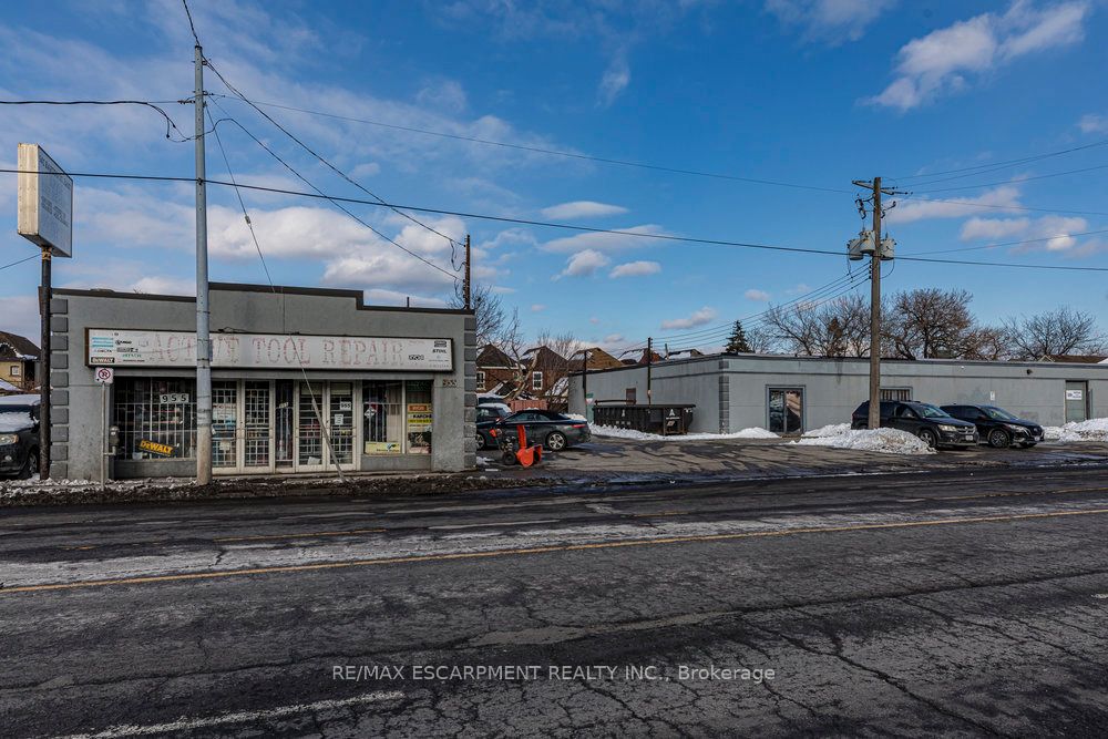 959 Barton Street Property Photo 2