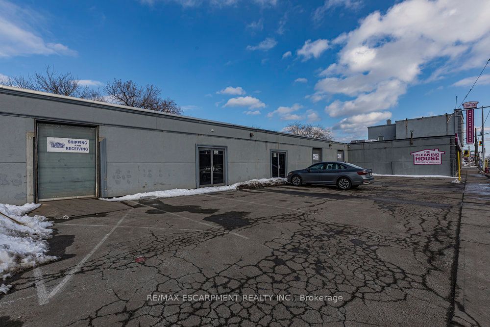 959 Barton Street Property Photo 3