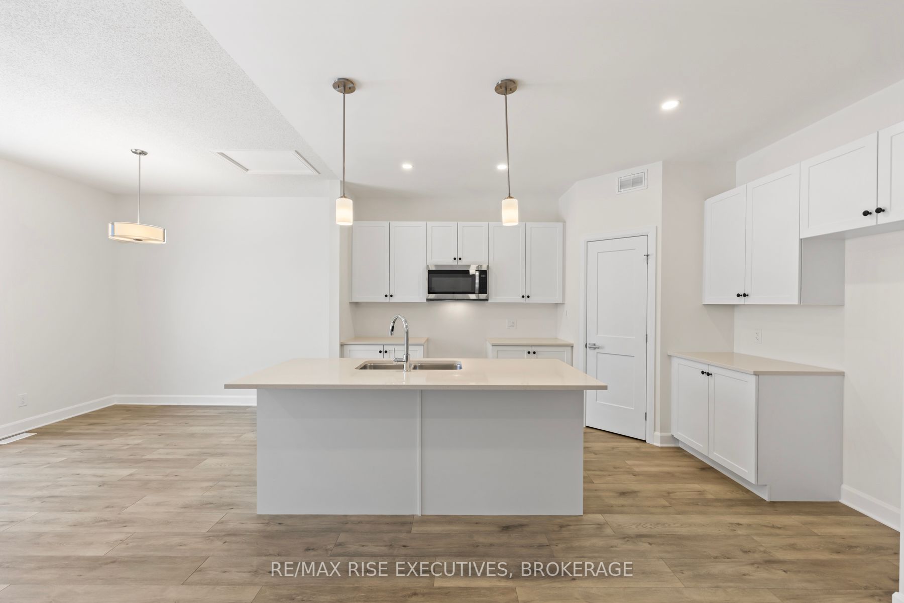 410 Buckthorn Drive Property Photo 4