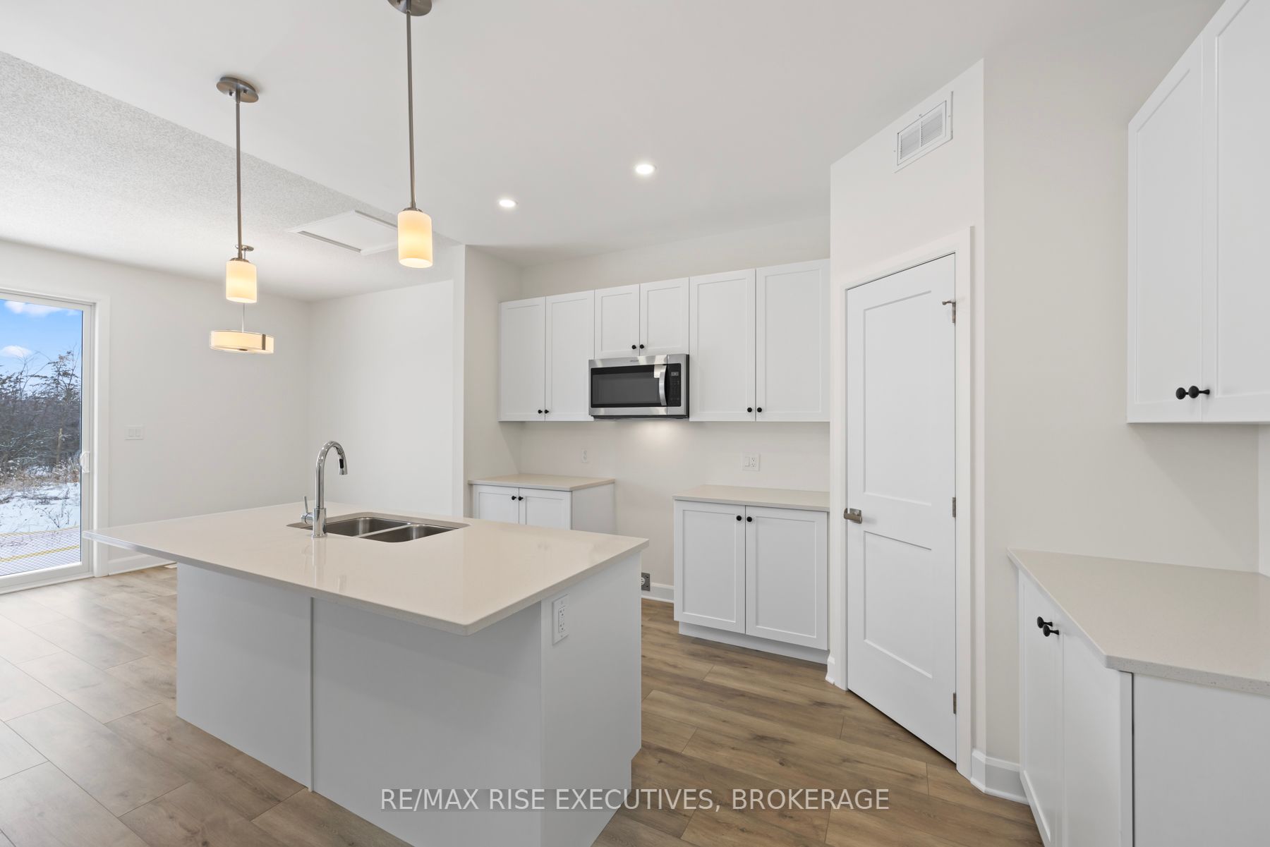410 Buckthorn Drive Property Photo 8